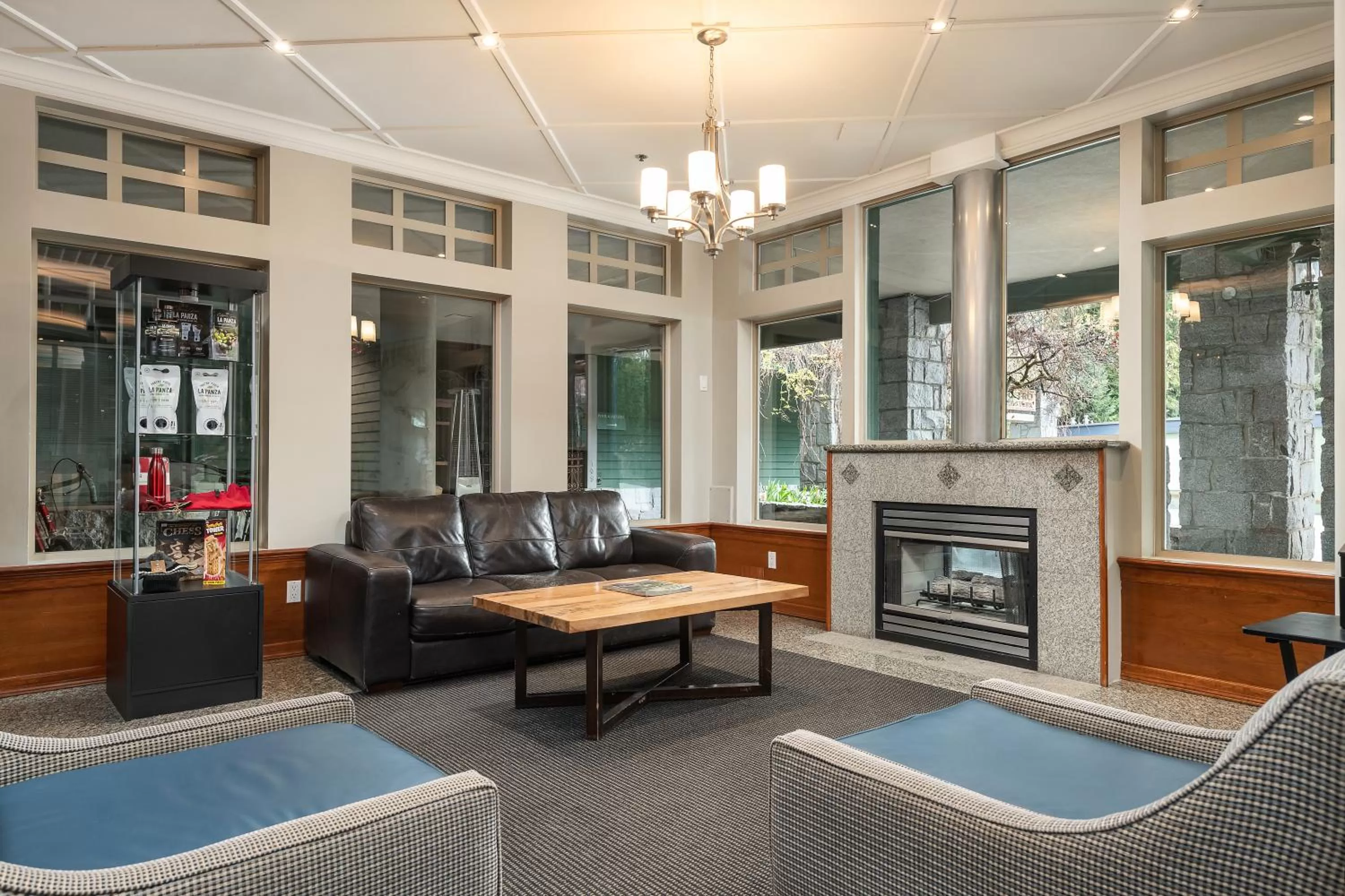 Seating area in Pinnacle Hotel Whistler