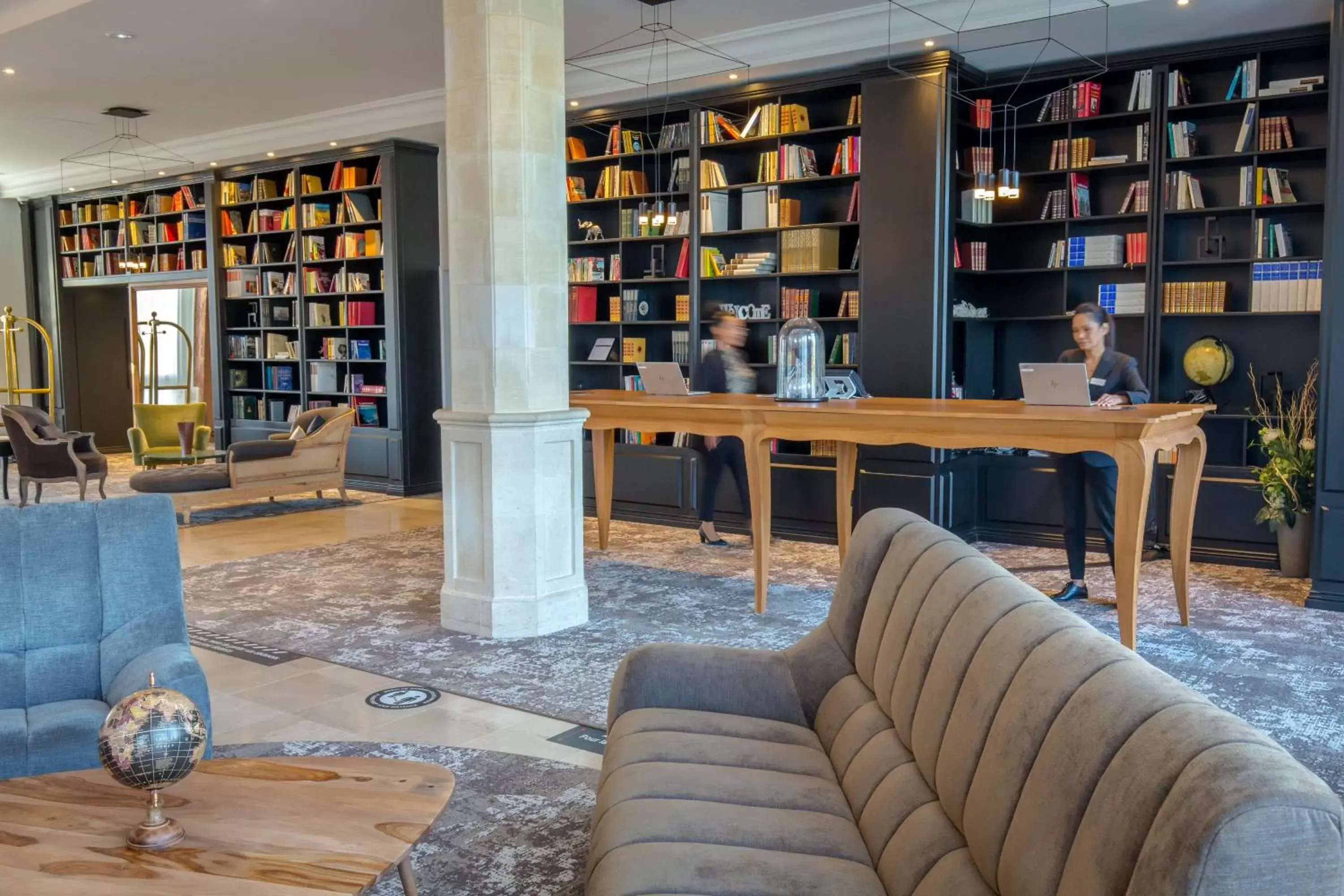 Lobby or reception, Library in Mercure Chantilly Resort & Conventions