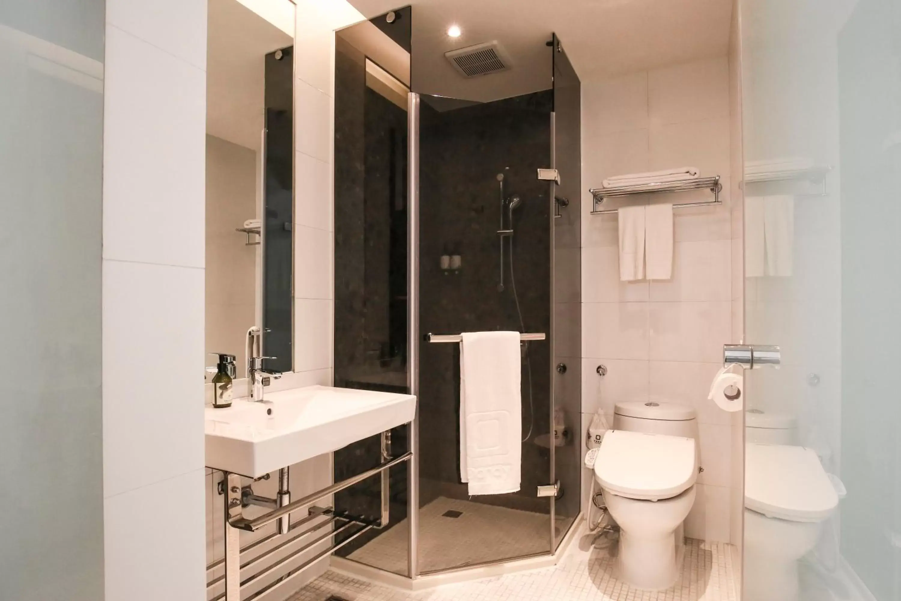 Bathroom in Dandy Hotel - Tianjin Branch