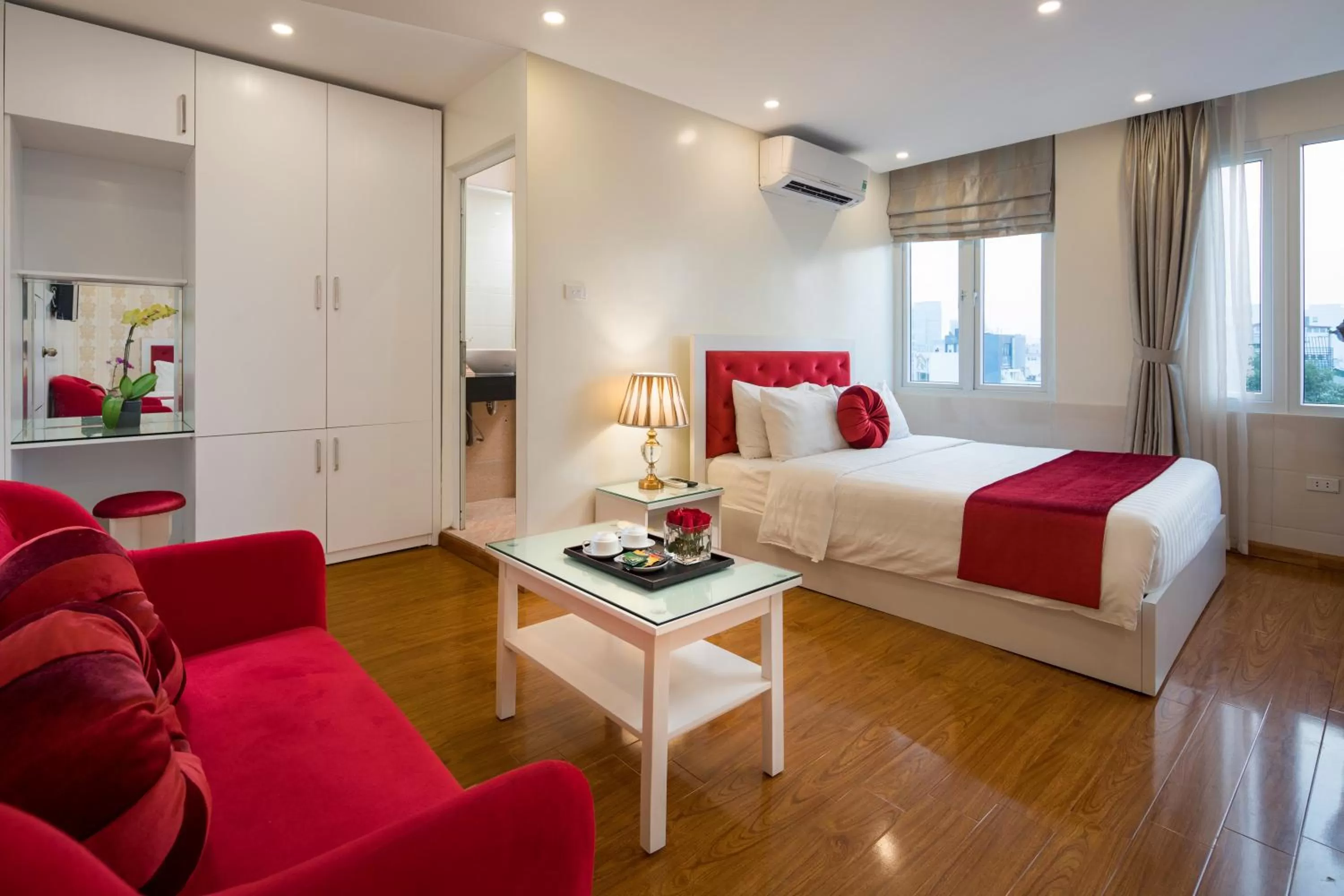 Photo of the whole room, Bed in Hanoi Royal Palace Hotel 2