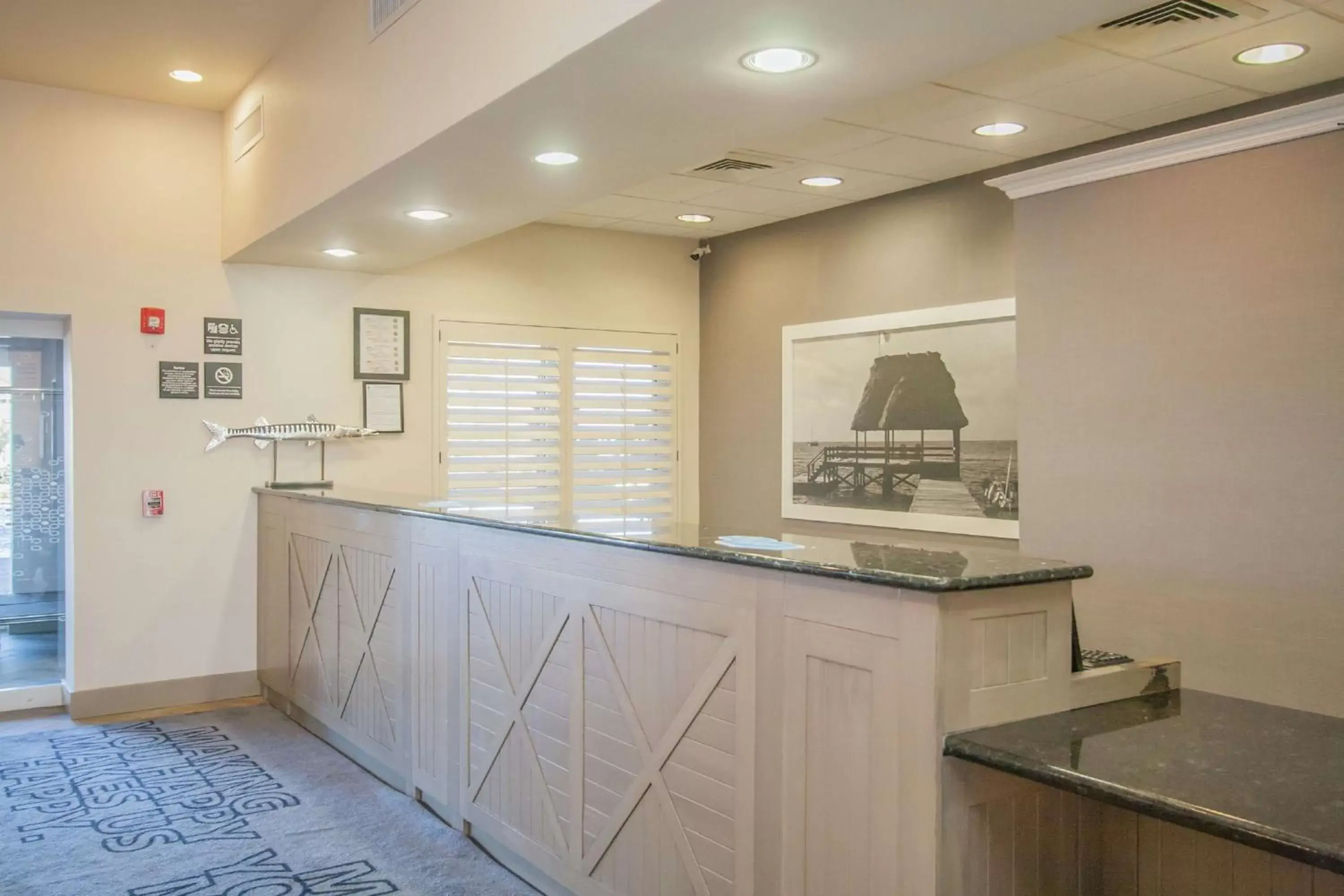 Lobby or reception, Kitchen/Kitchenette in Hampton Inn Pensacola Beach