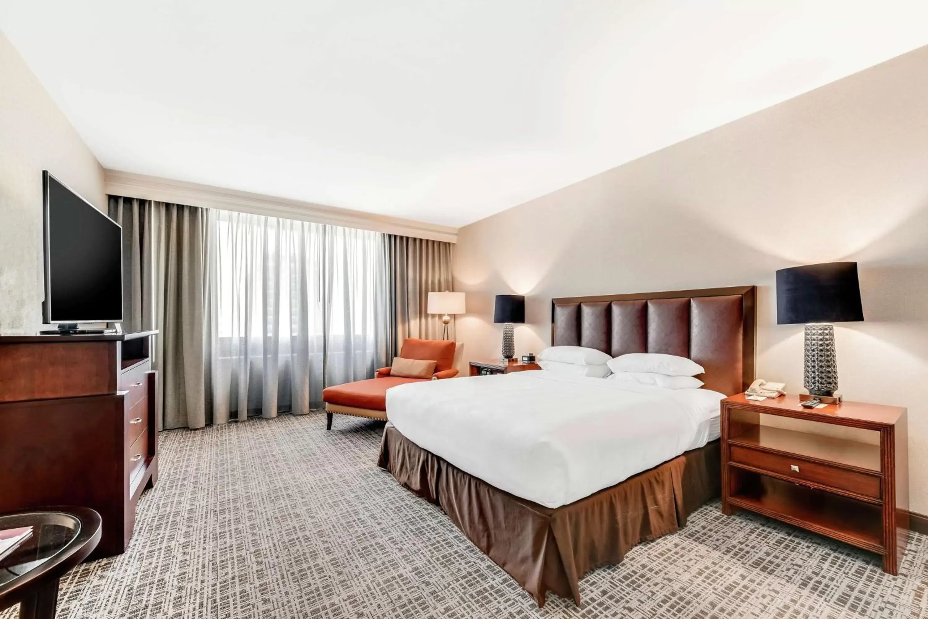 Bedroom, Bed in Hotel Fera Anaheim, a DoubleTree by Hilton Hotel