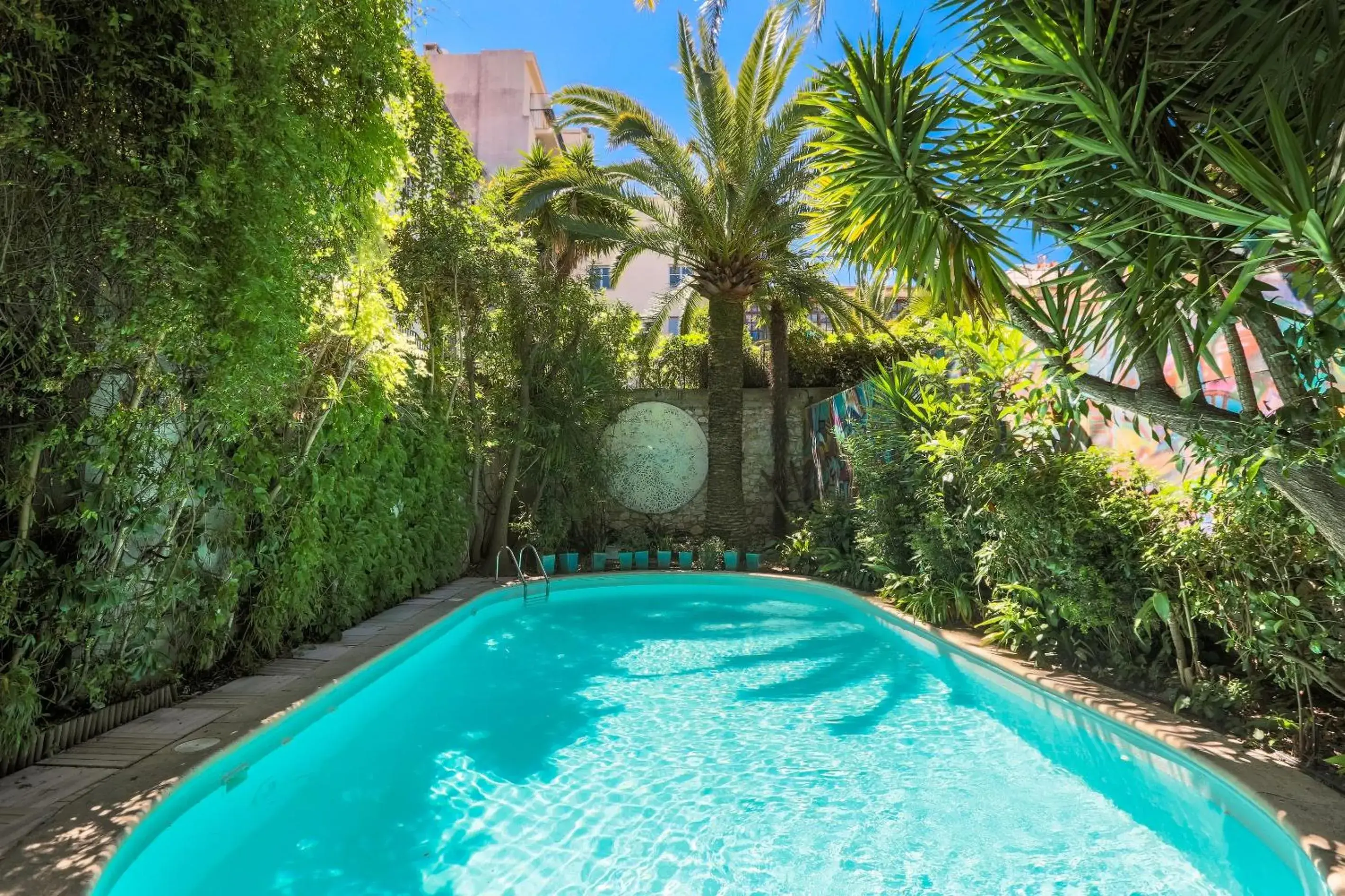 Swimming Pool in Le Windsor, Jungle Art Hotel