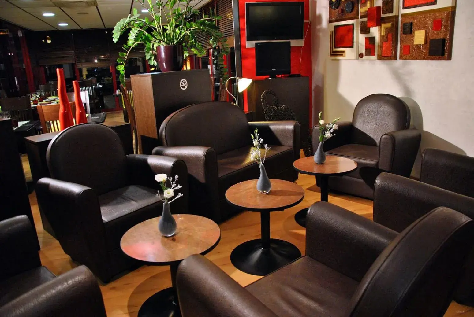 Lounge or bar, Lounge/Bar in The Originals City, Hotel Eden, Rouen Nord (Inter-Hotel)