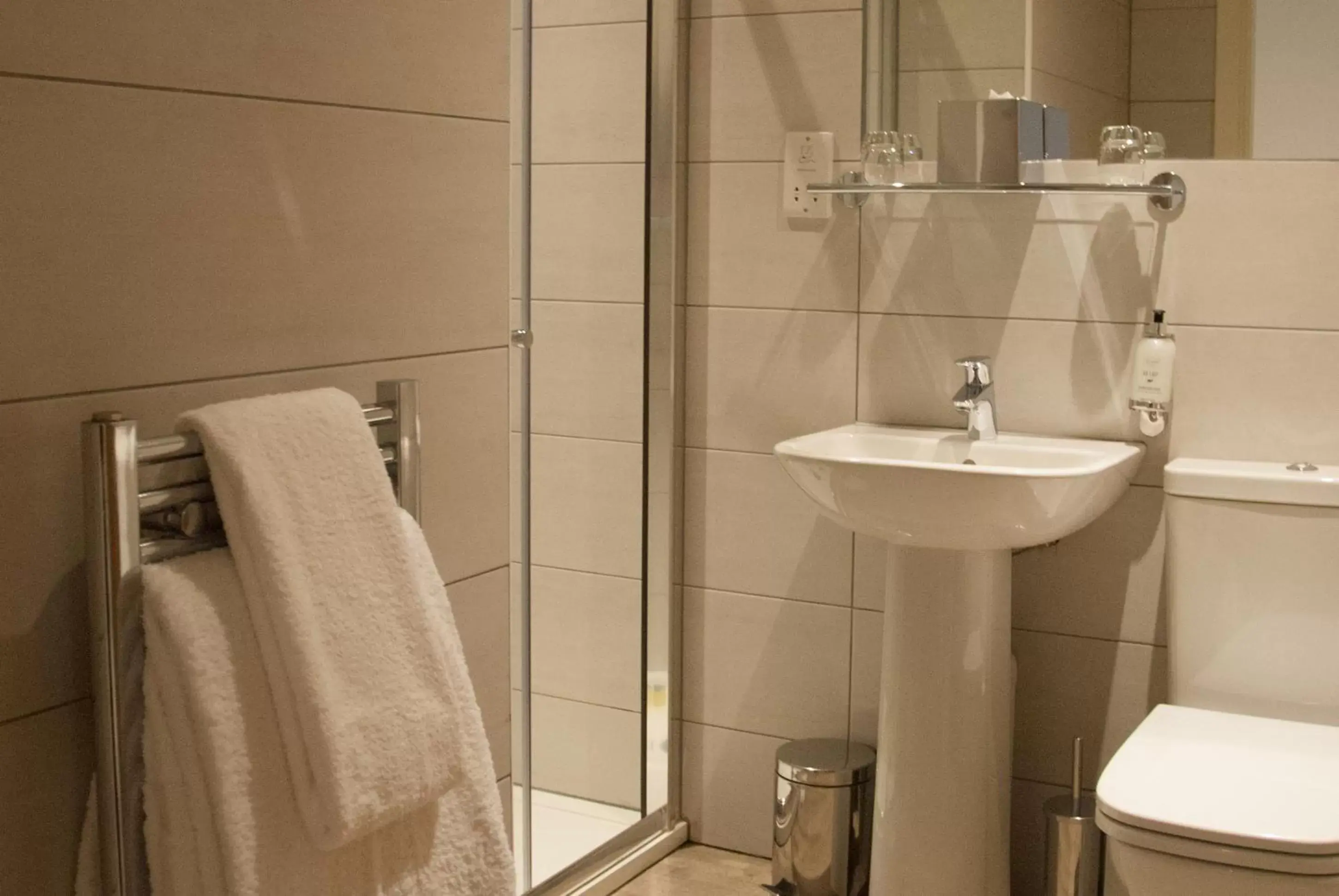 Bathroom in Braid Apartments by Mansley