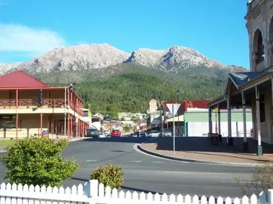 Mountain View in West Coaster Motel