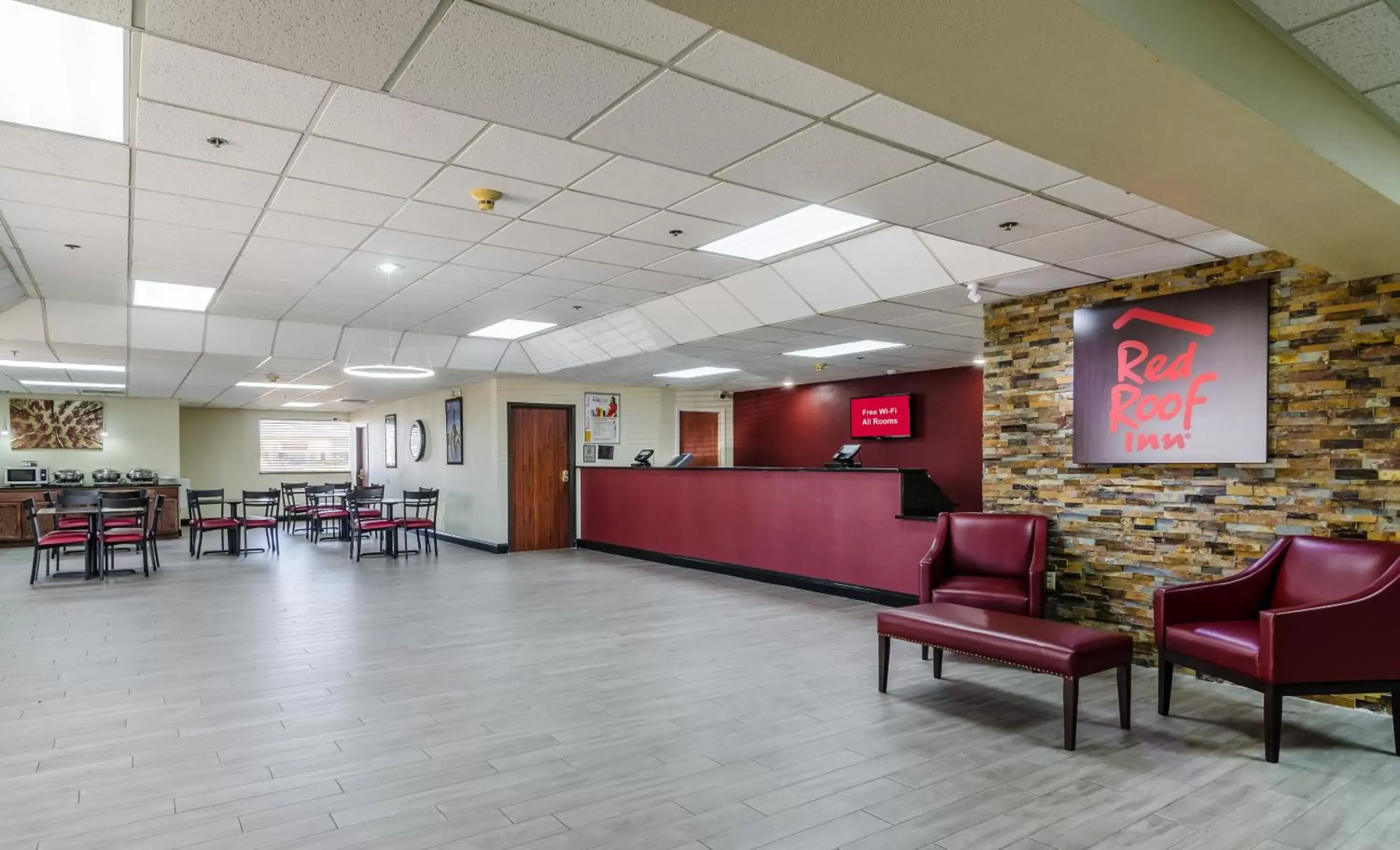 Lobby or reception in Red Roof Inn & Conference Center Wichita Airport