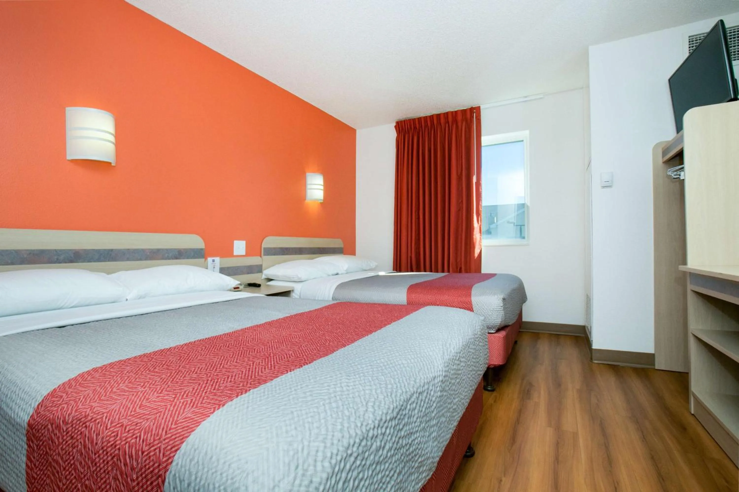 Bedroom, Bed in Motel 6-Brooklyn Center, MN - Minneapolis