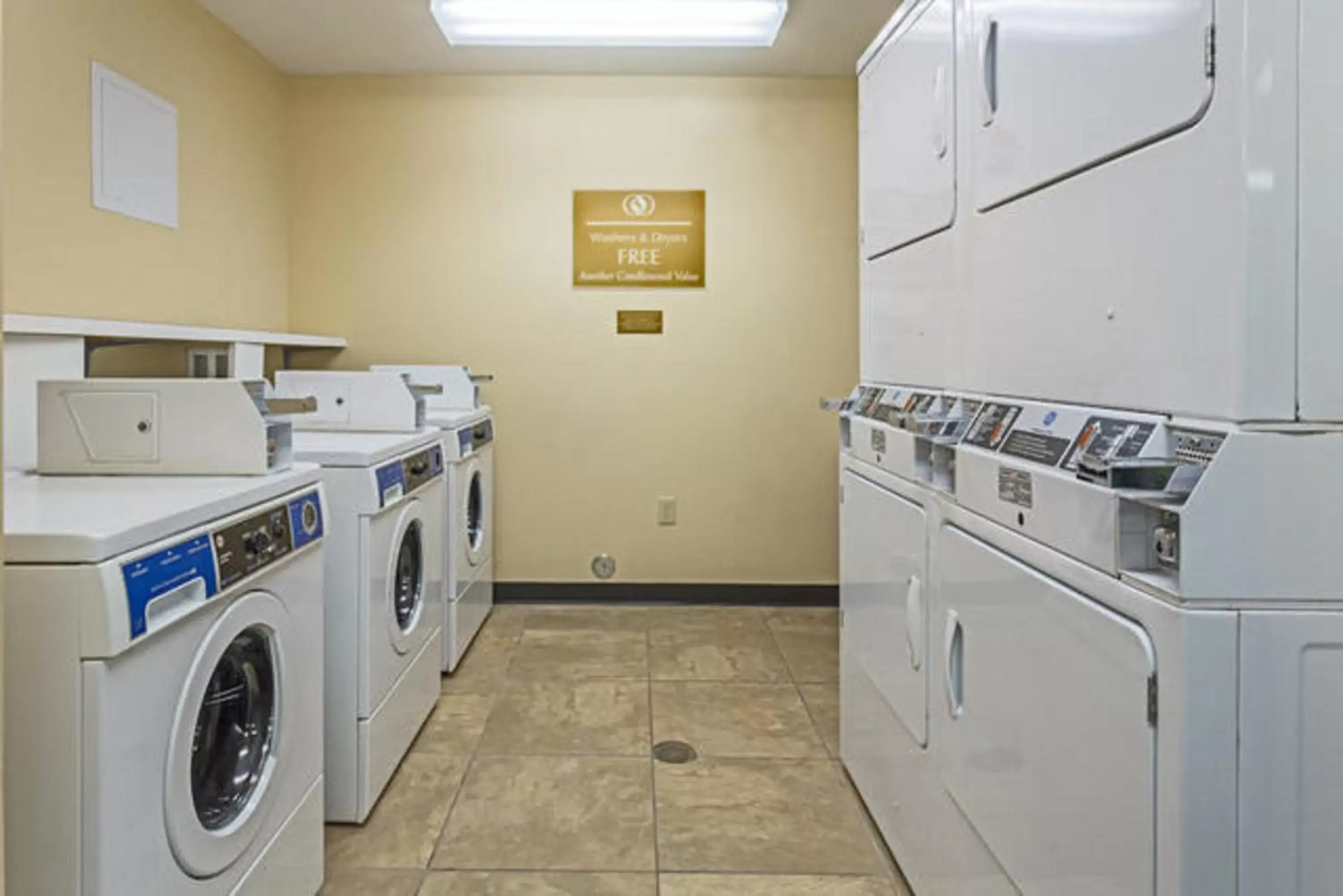 Other, Kitchen/Kitchenette in Candlewood Suites Destin-Sandestin Area, an IHG Hotel