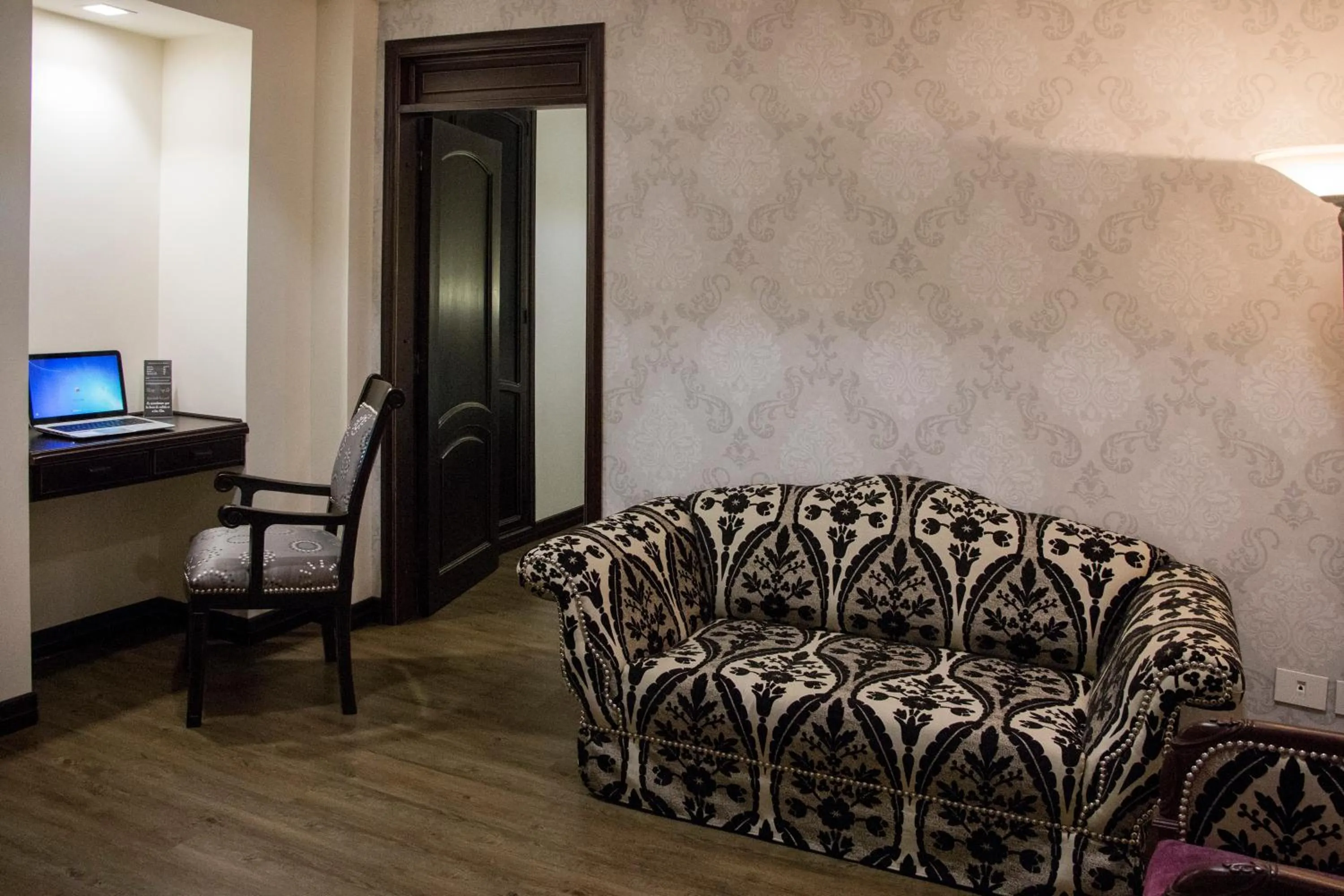 Seating area, Bed in Hotel Castilla Real