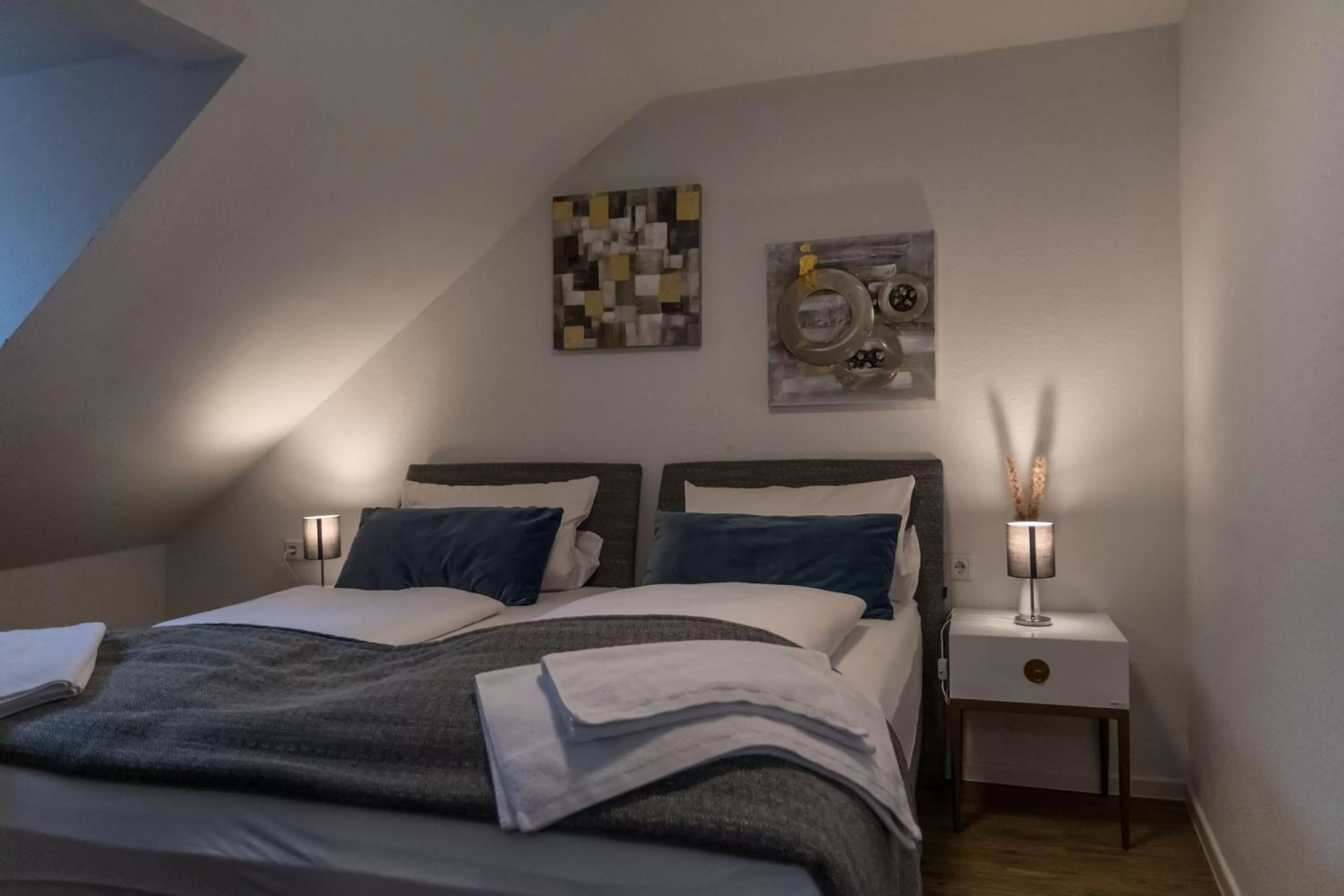 Bed in Altstadt Hotel Self Check-In