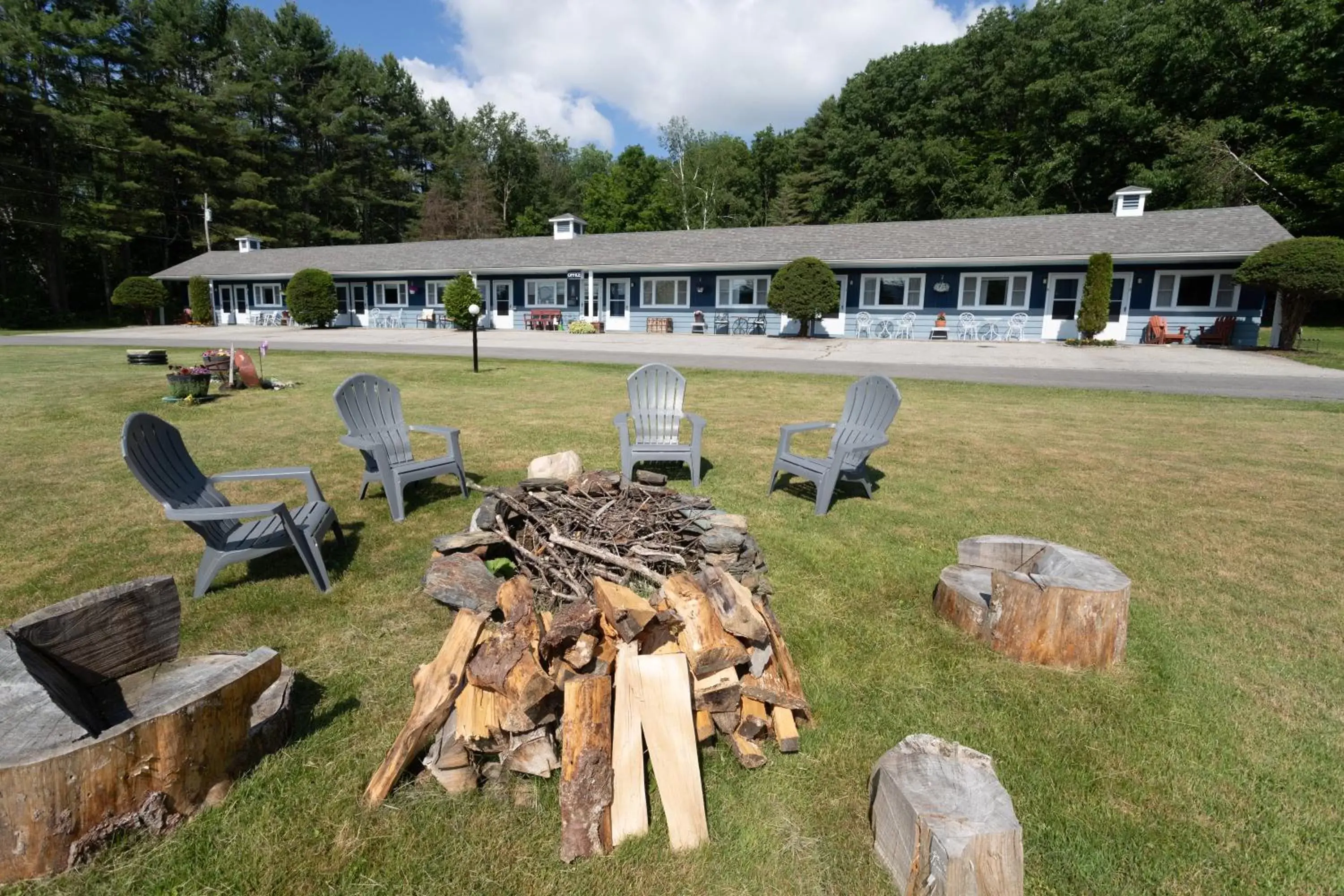 Property building in Governor's Rock Motel