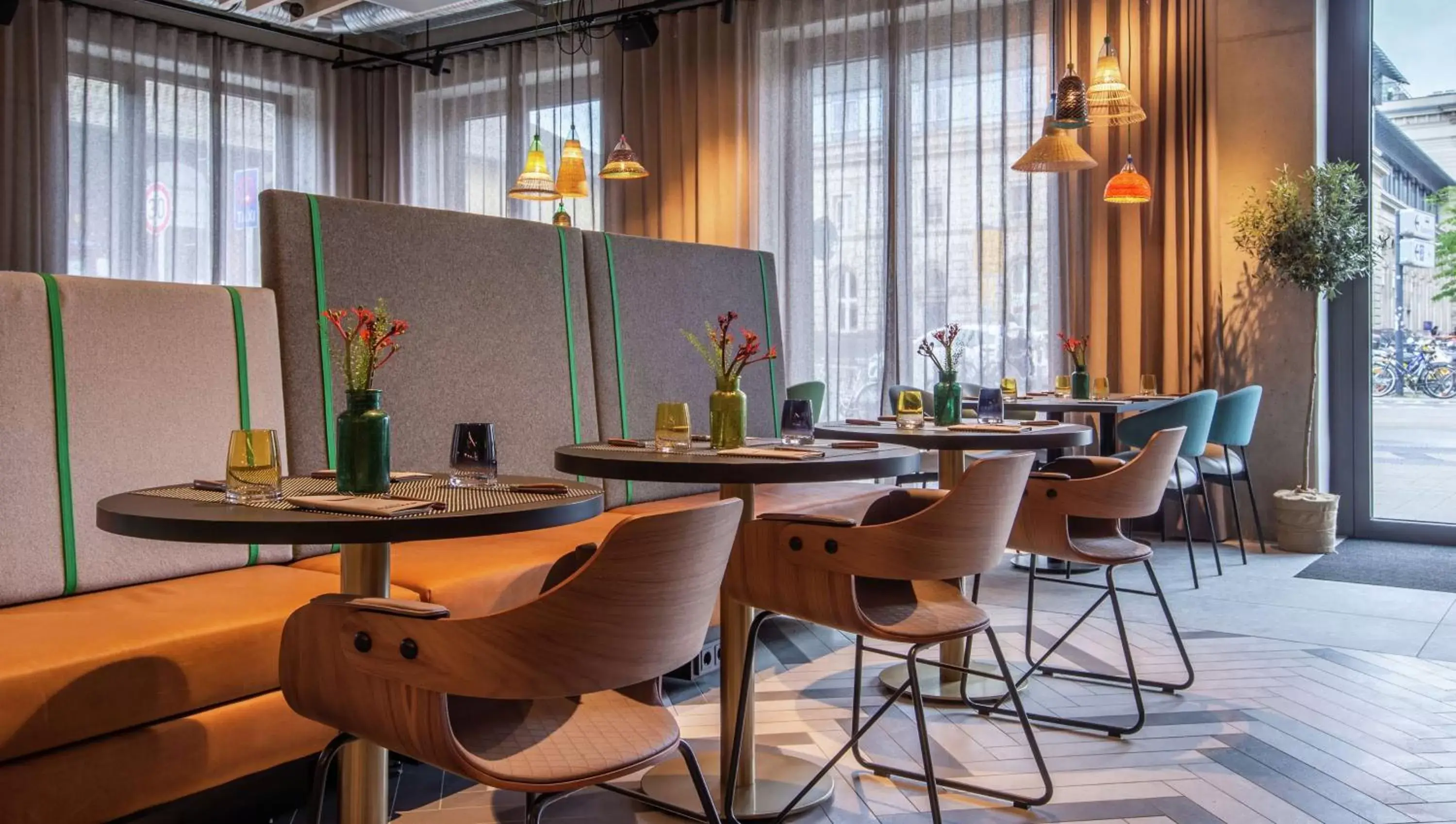 Lounge or bar, Restaurant/Places to Eat in Hilton Garden Inn Mannheim