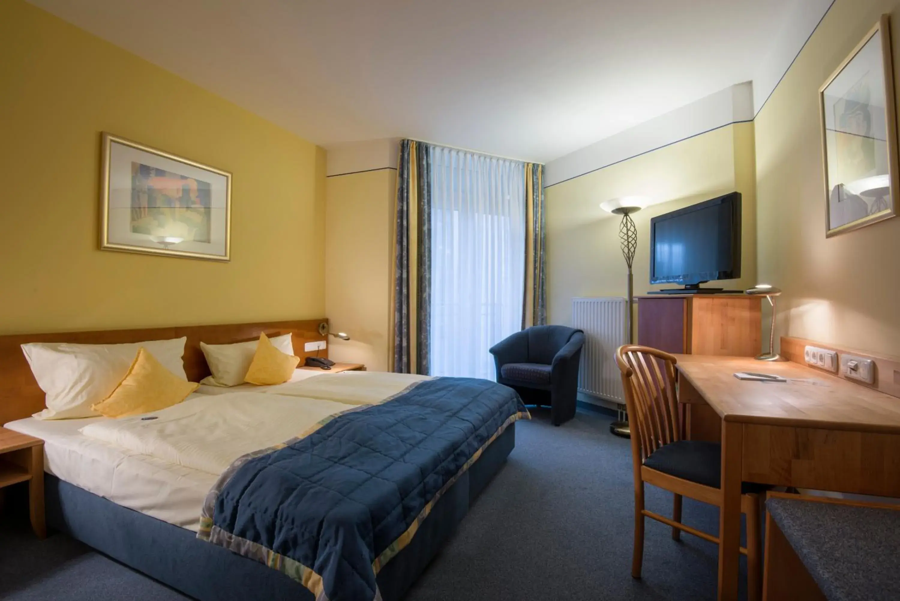 Photo of the whole room, Bed in Hotel Rheinpark Rees