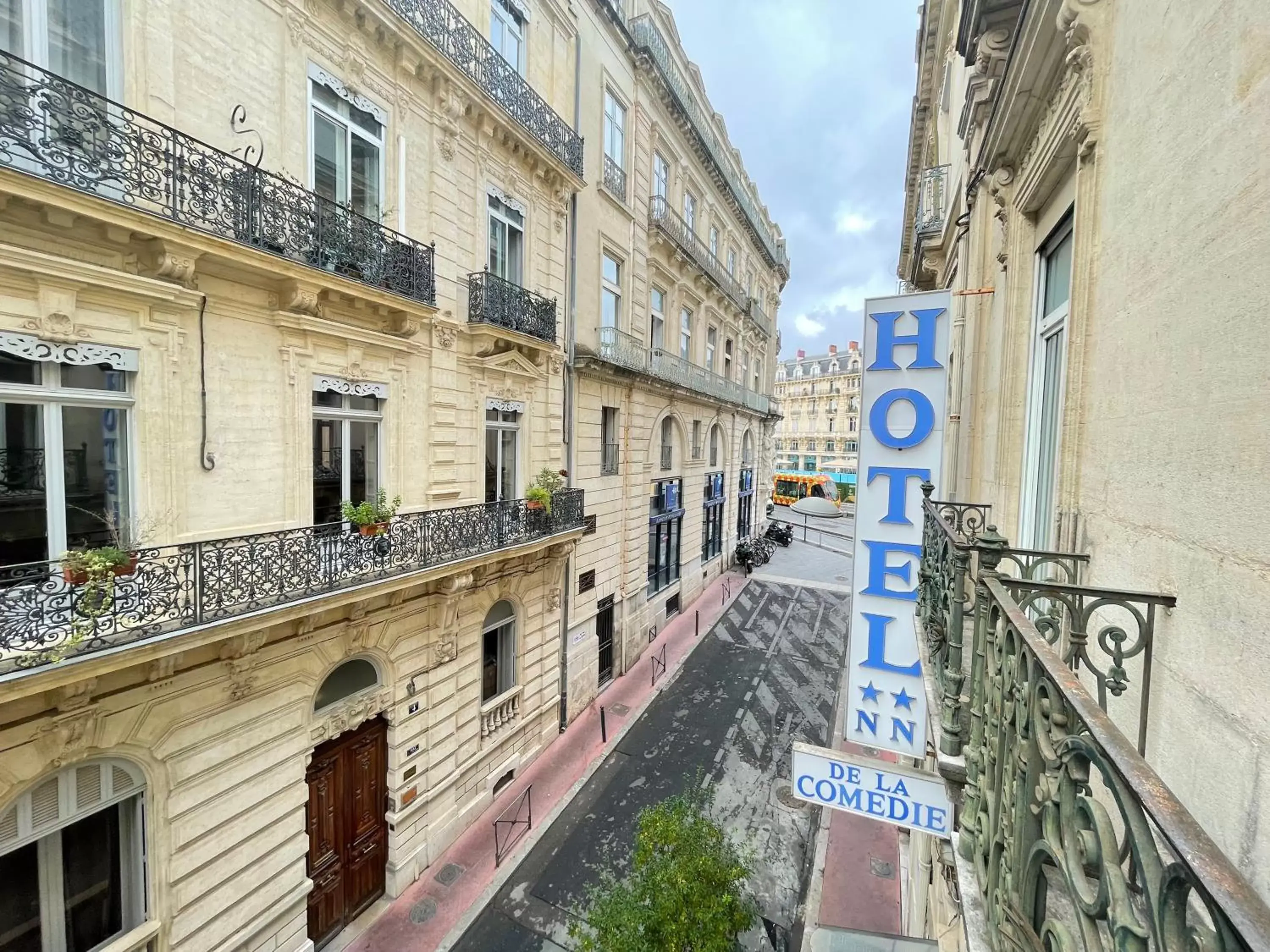 Street view in Hotel de La Comédie