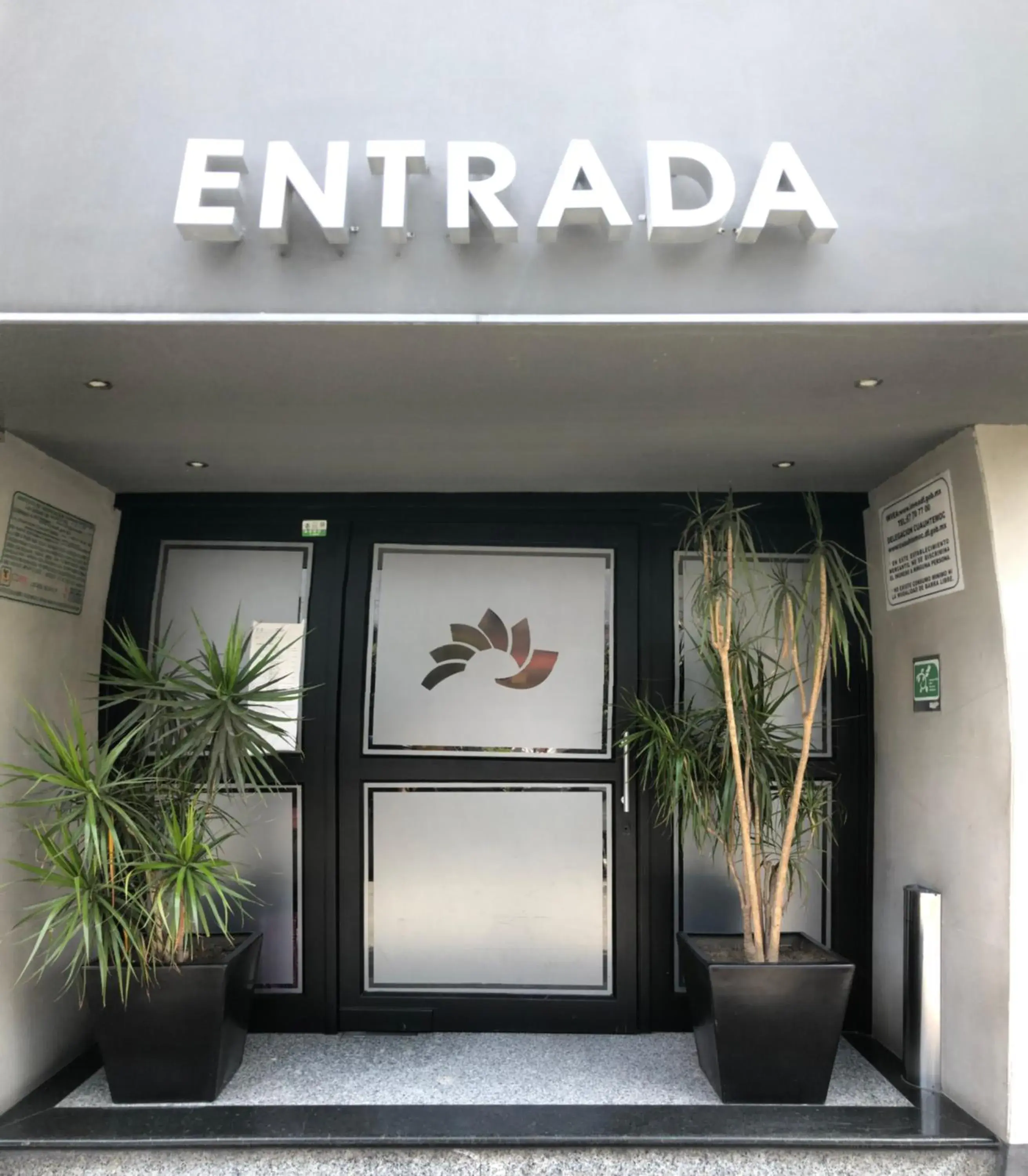 Facade/entrance in Hotel Villa del Mar