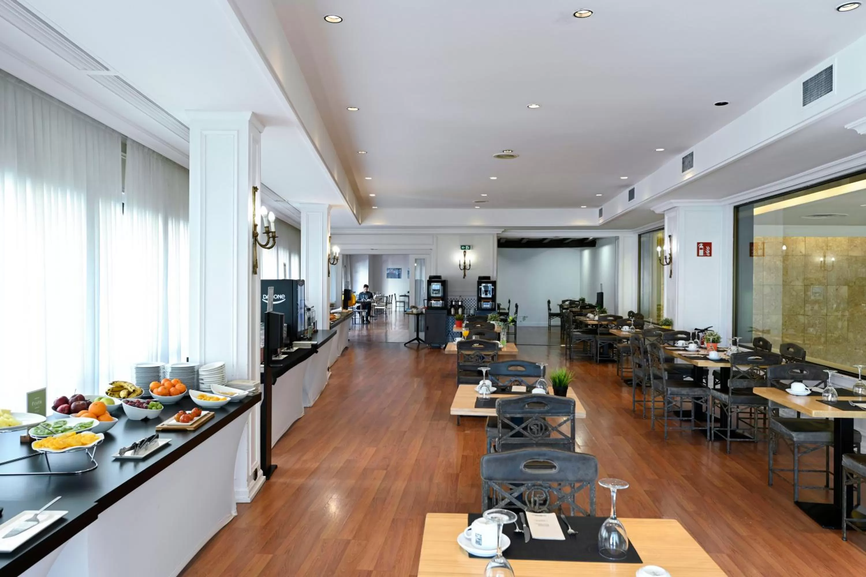 Breakfast in Barceló León Conde Luna