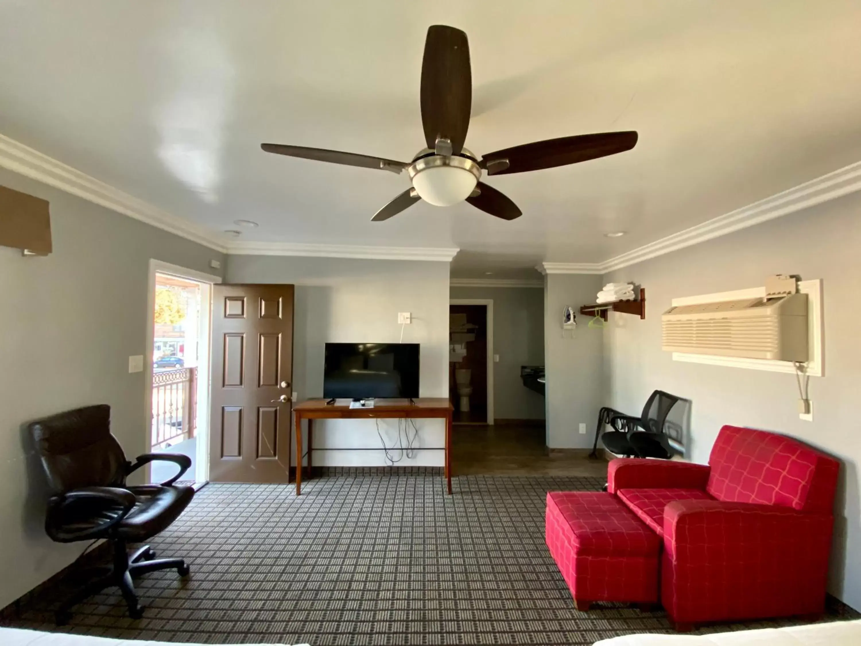 Seating Area in Viking Motel-Ventura