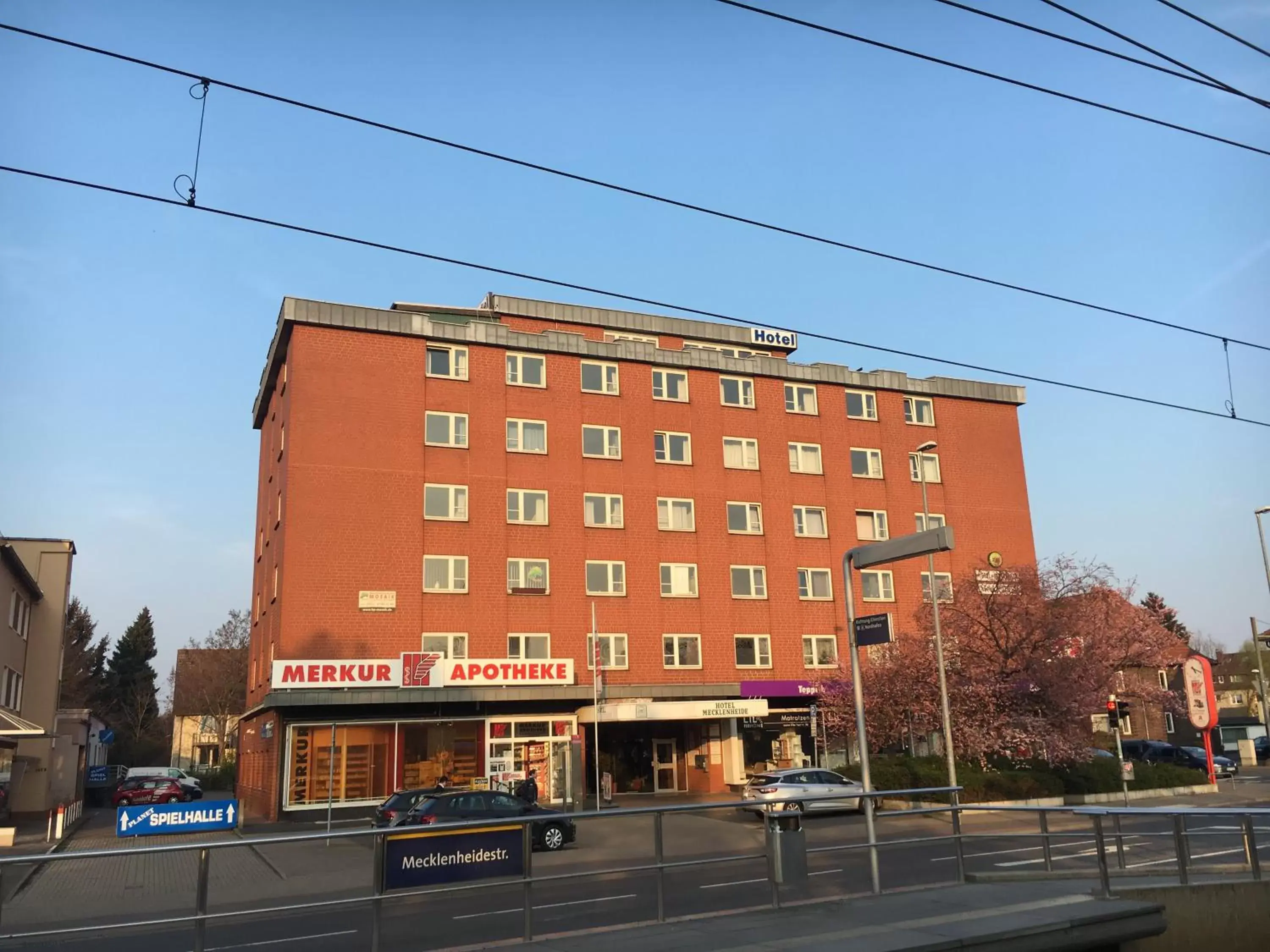 Facade/entrance, Property Building in Hotel Mecklenheide