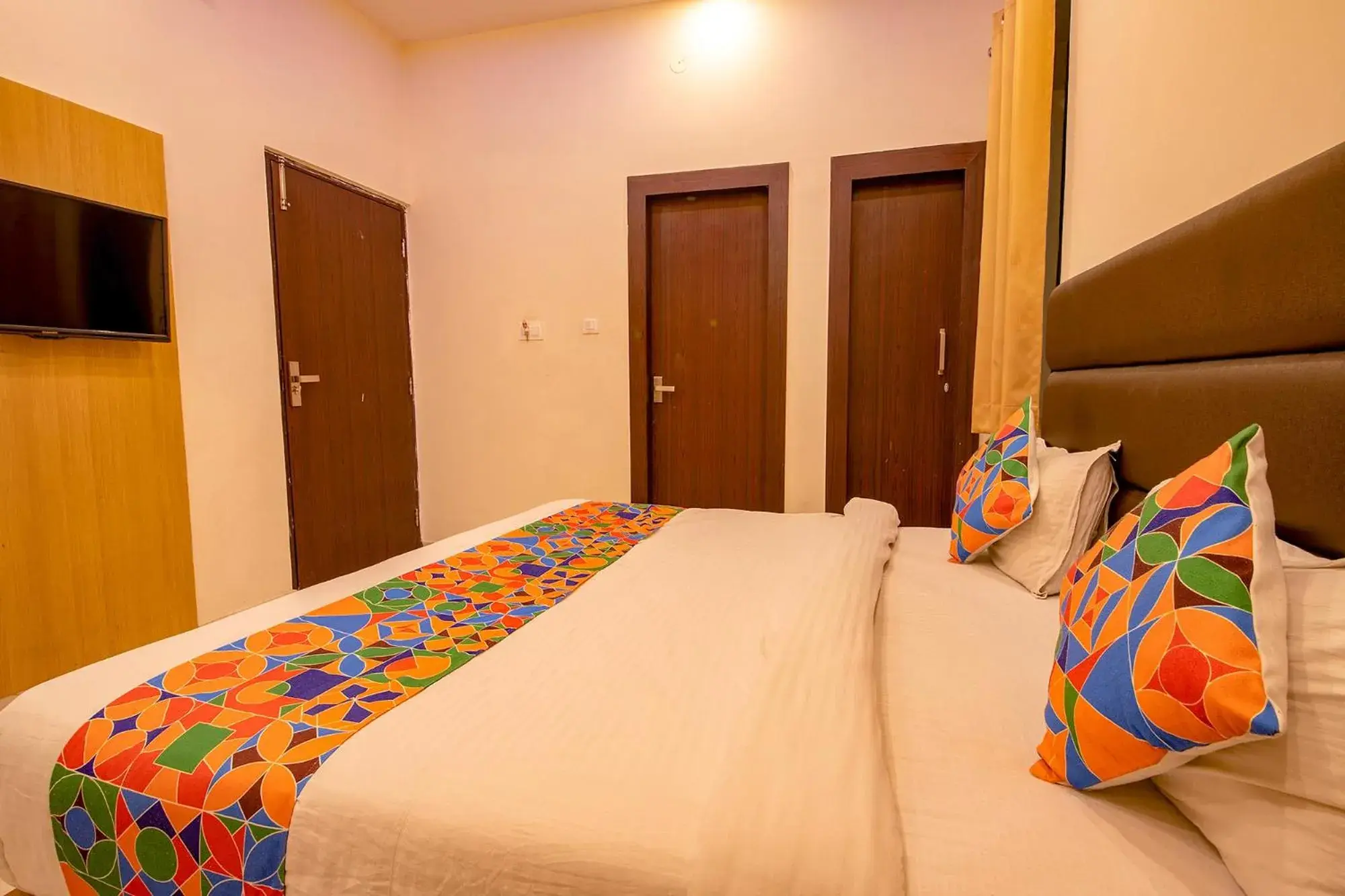 Communal lounge/ TV room, Bed in FabHotel AS Residency