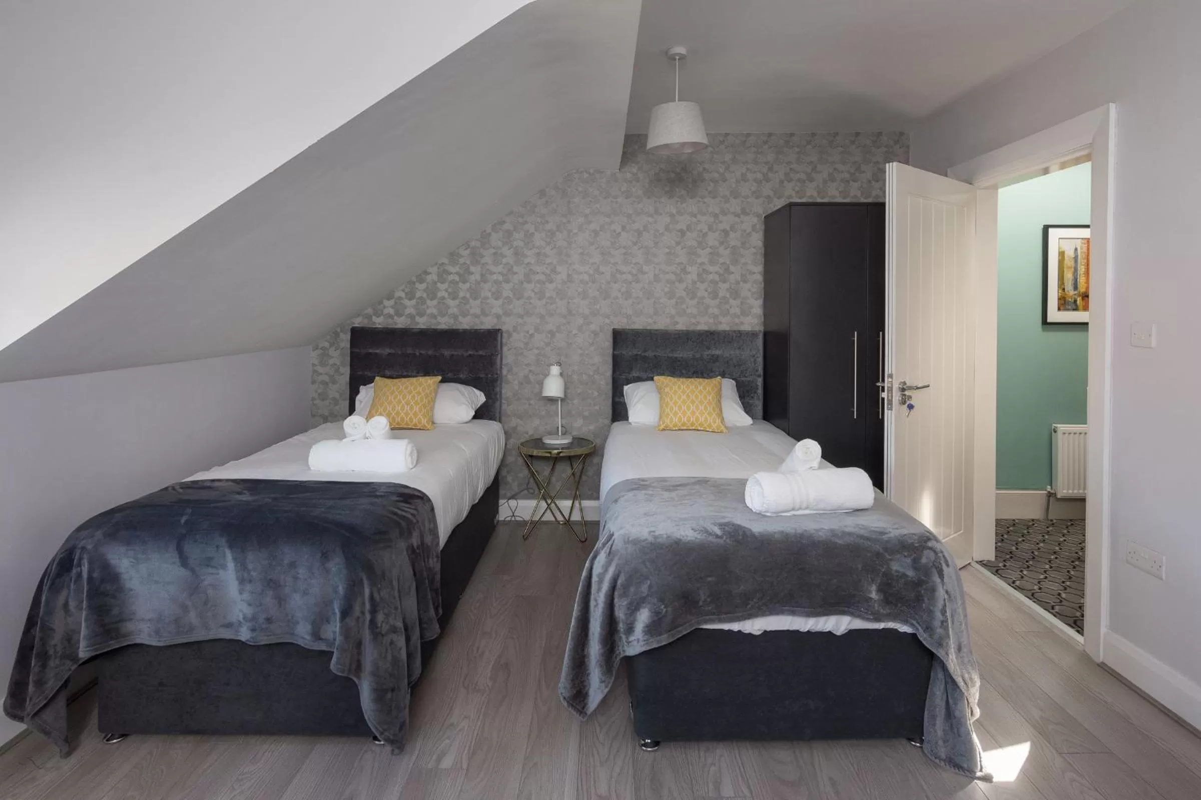 Bedroom, Bed in Titanic Guest 4 Star Boutique- Tourism NI certified- Free parking