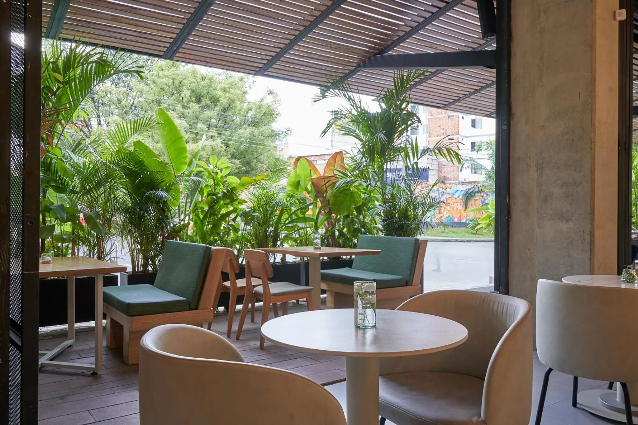 Restaurant/places to eat in Eutopiq Hotel