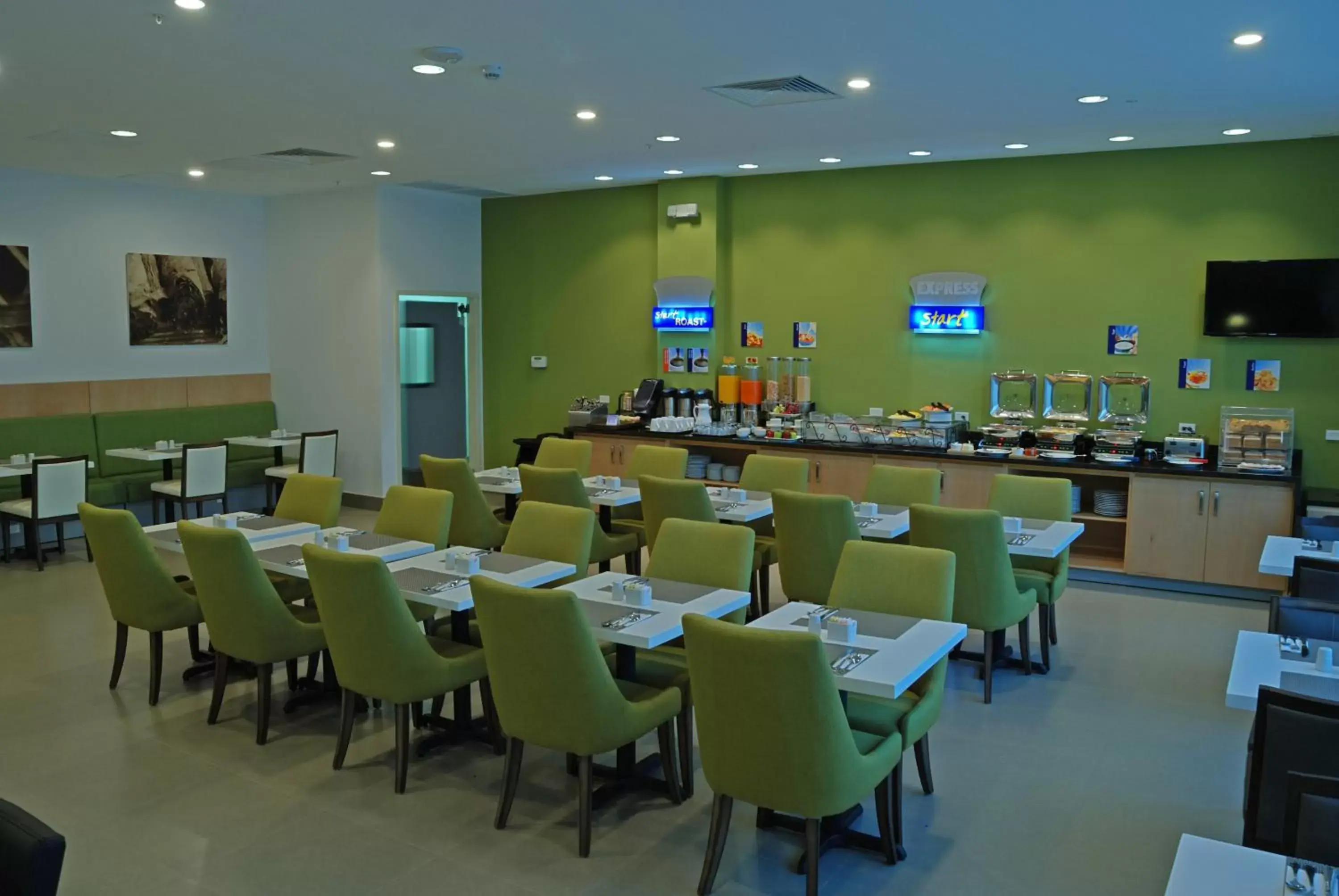 Breakfast, Restaurant/Places to Eat in Holiday Inn Express Managua, an IHG Hotel