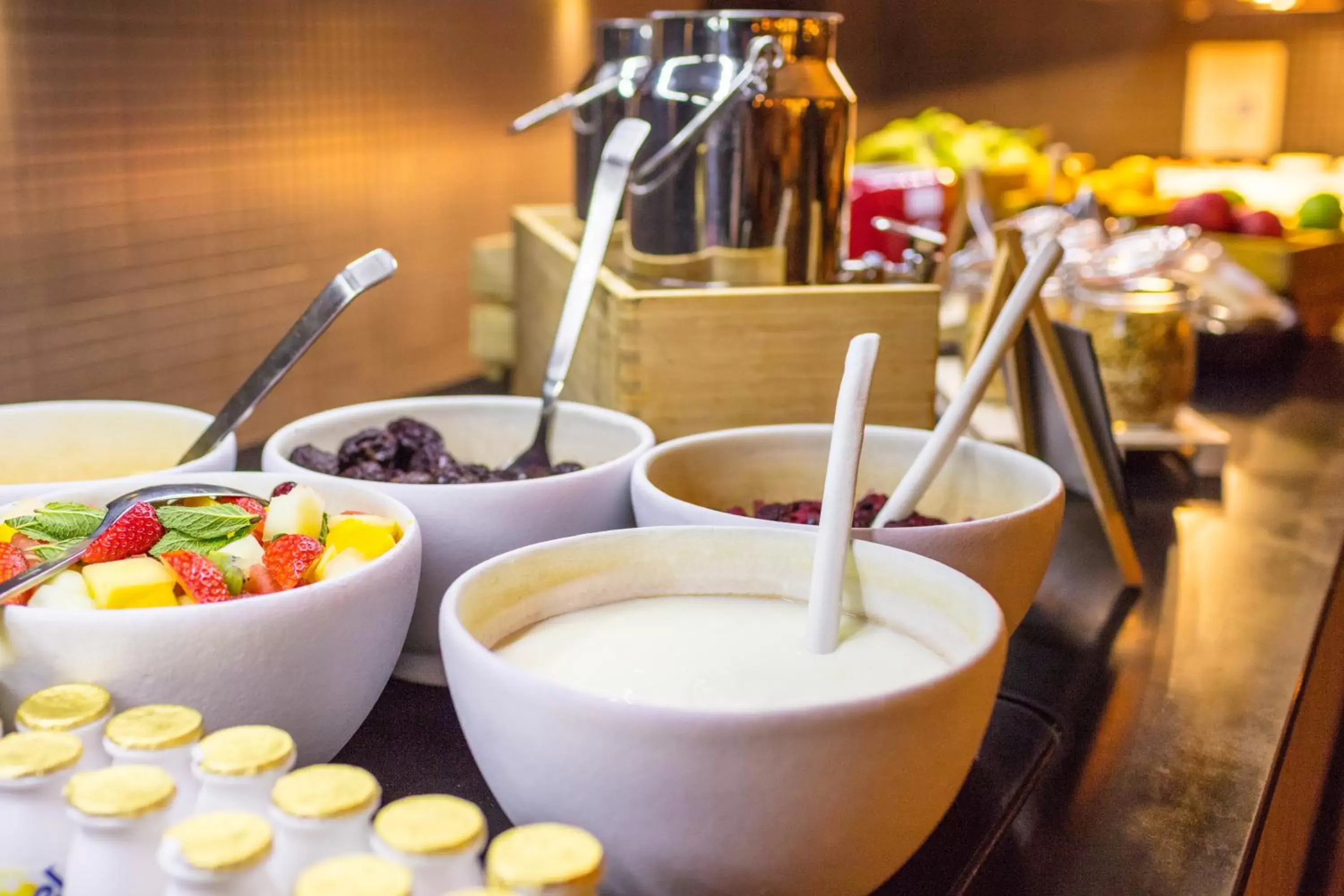 Buffet breakfast in Novotel Edinburgh Centre