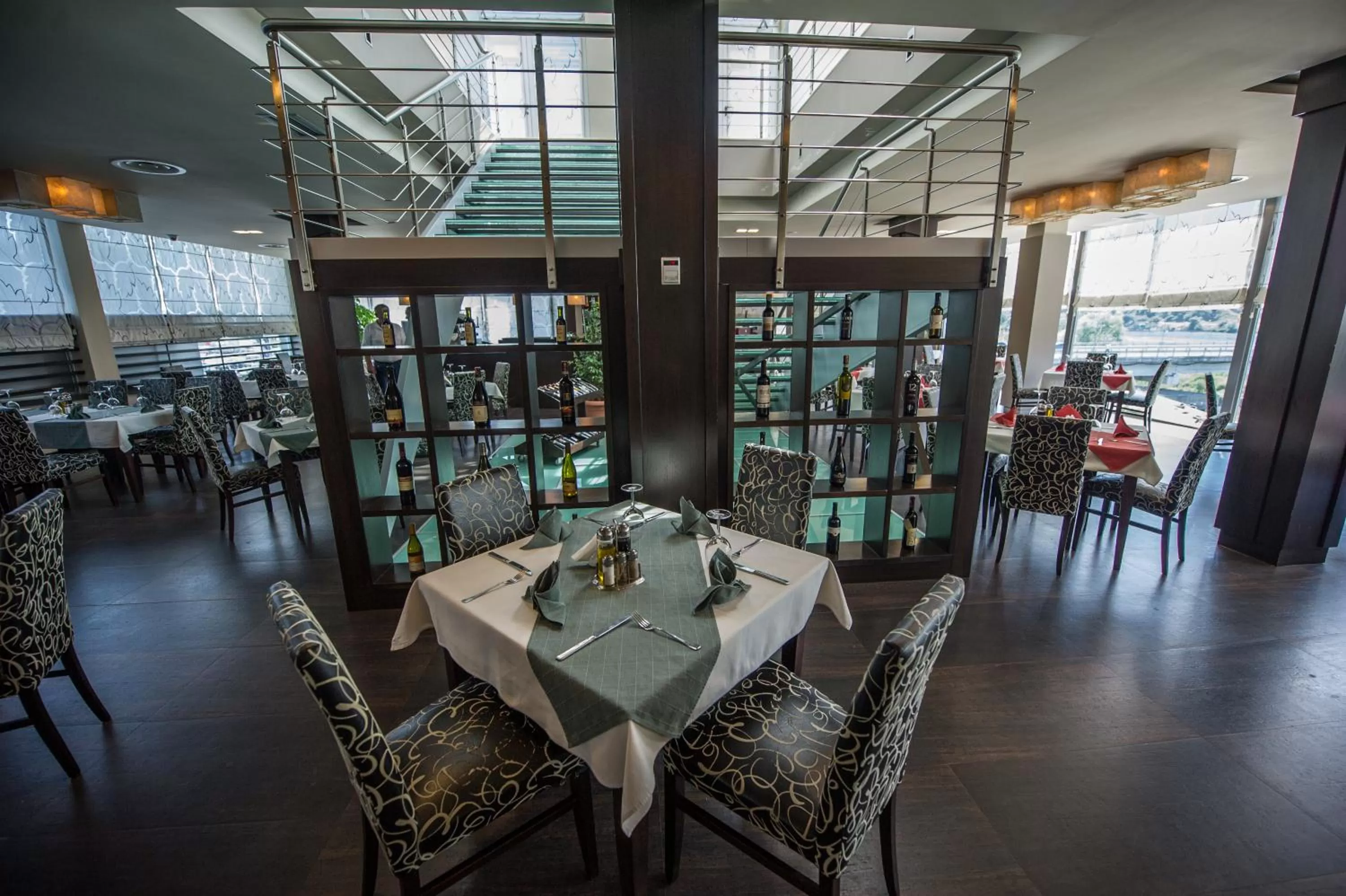 Restaurant/Places to Eat in Luani A Hotel