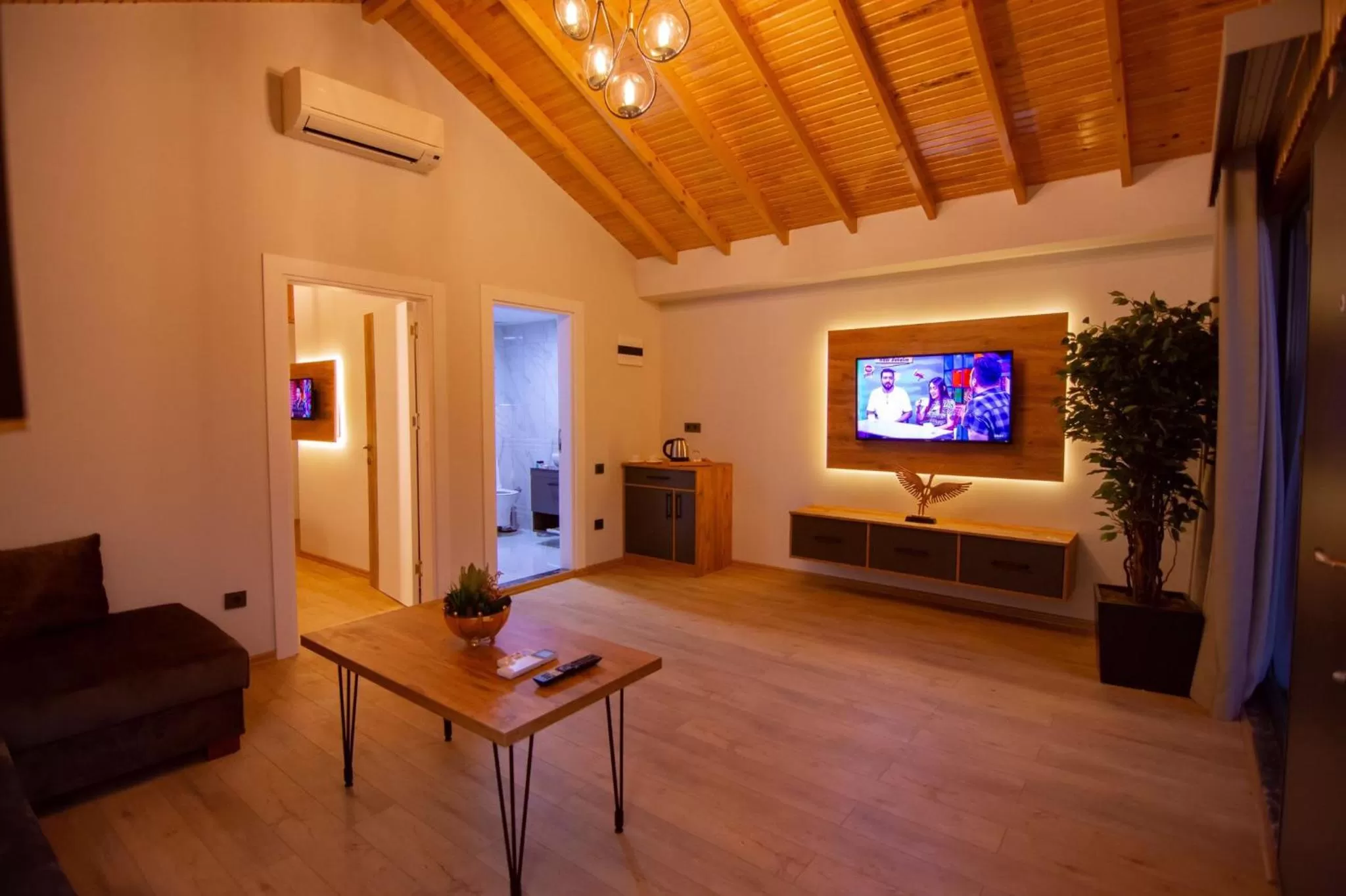 TV and multimedia, TV/Entertainment Center in Sandal Otel