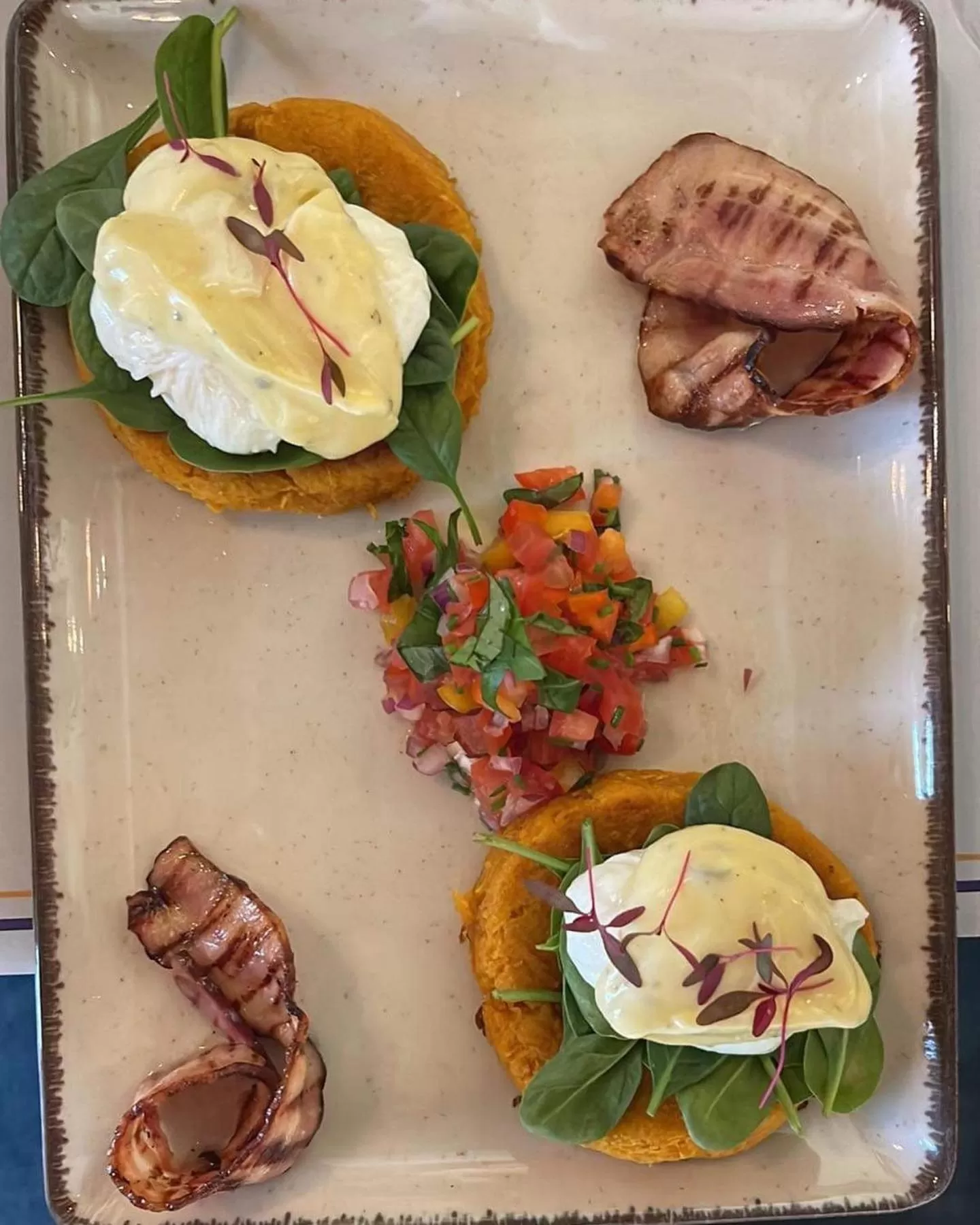 Restaurant/places to eat in Madama Residence