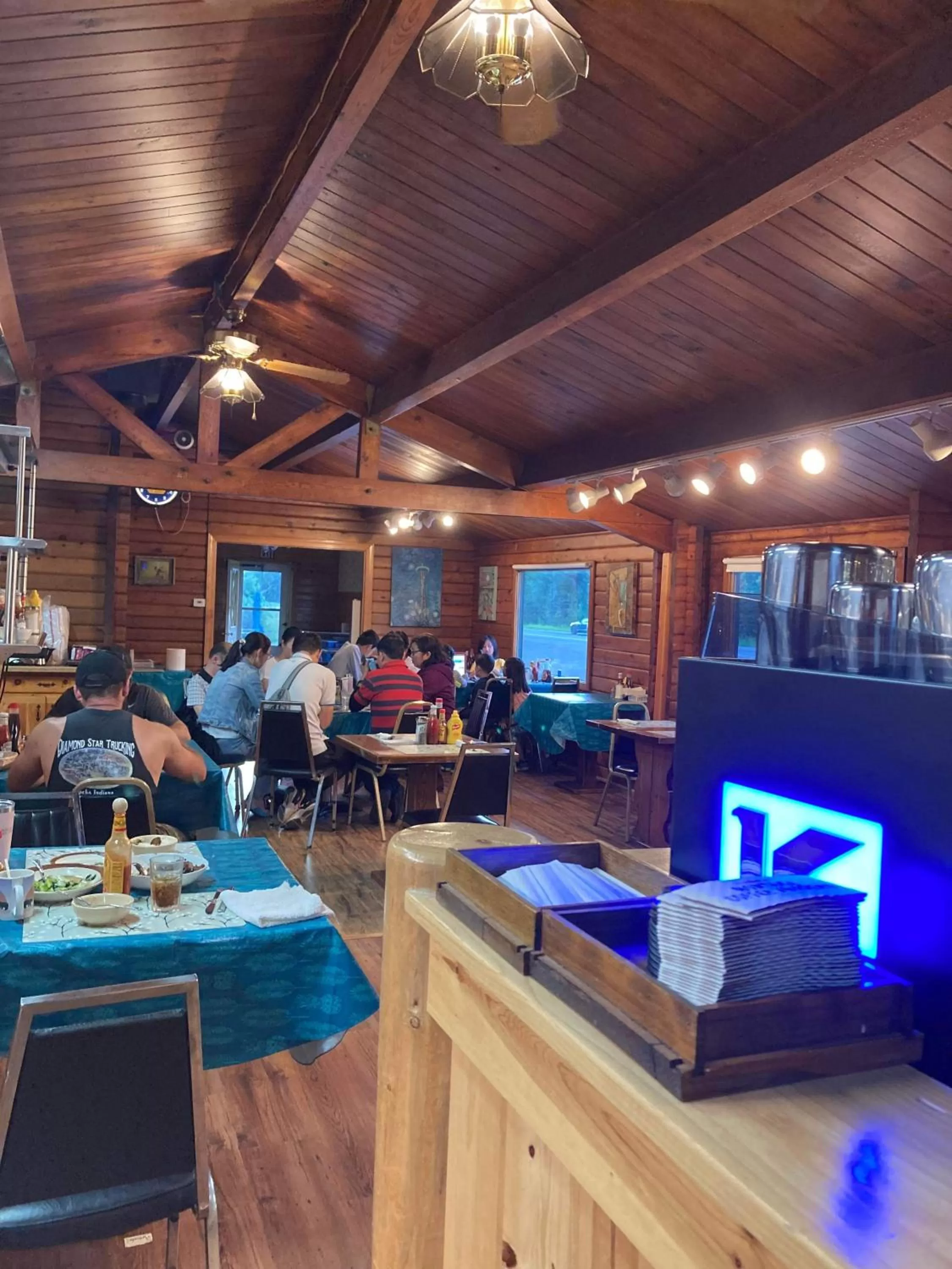 Restaurant/Places to Eat in Glacier Haven Inn