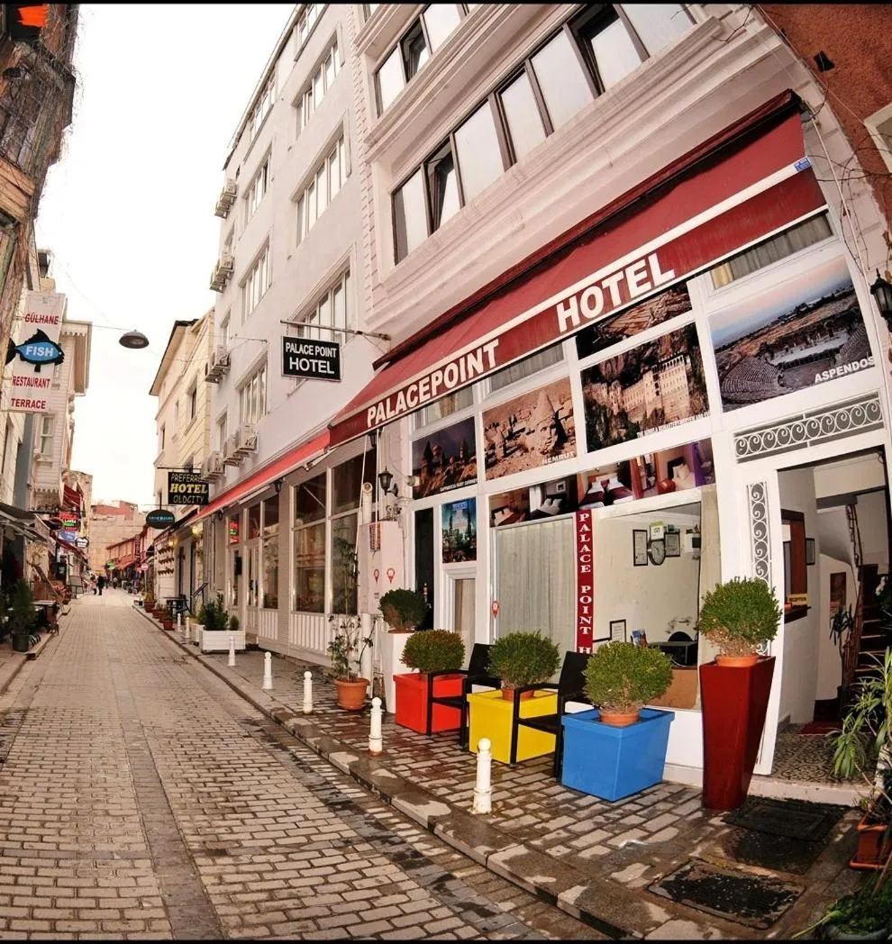 Facade/entrance in Palace Point Hotel