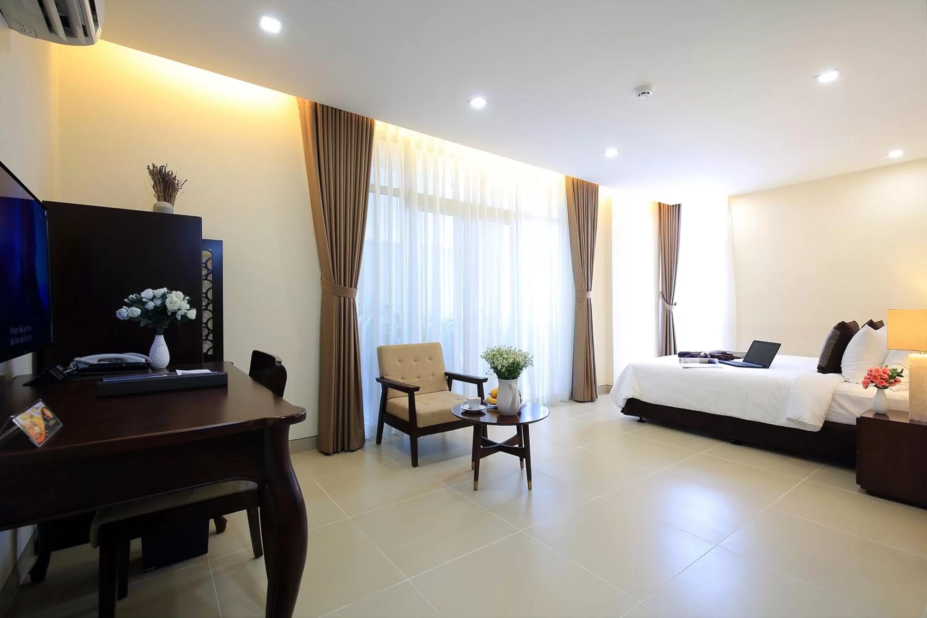 Living room, Bed in Glenwood City Resort