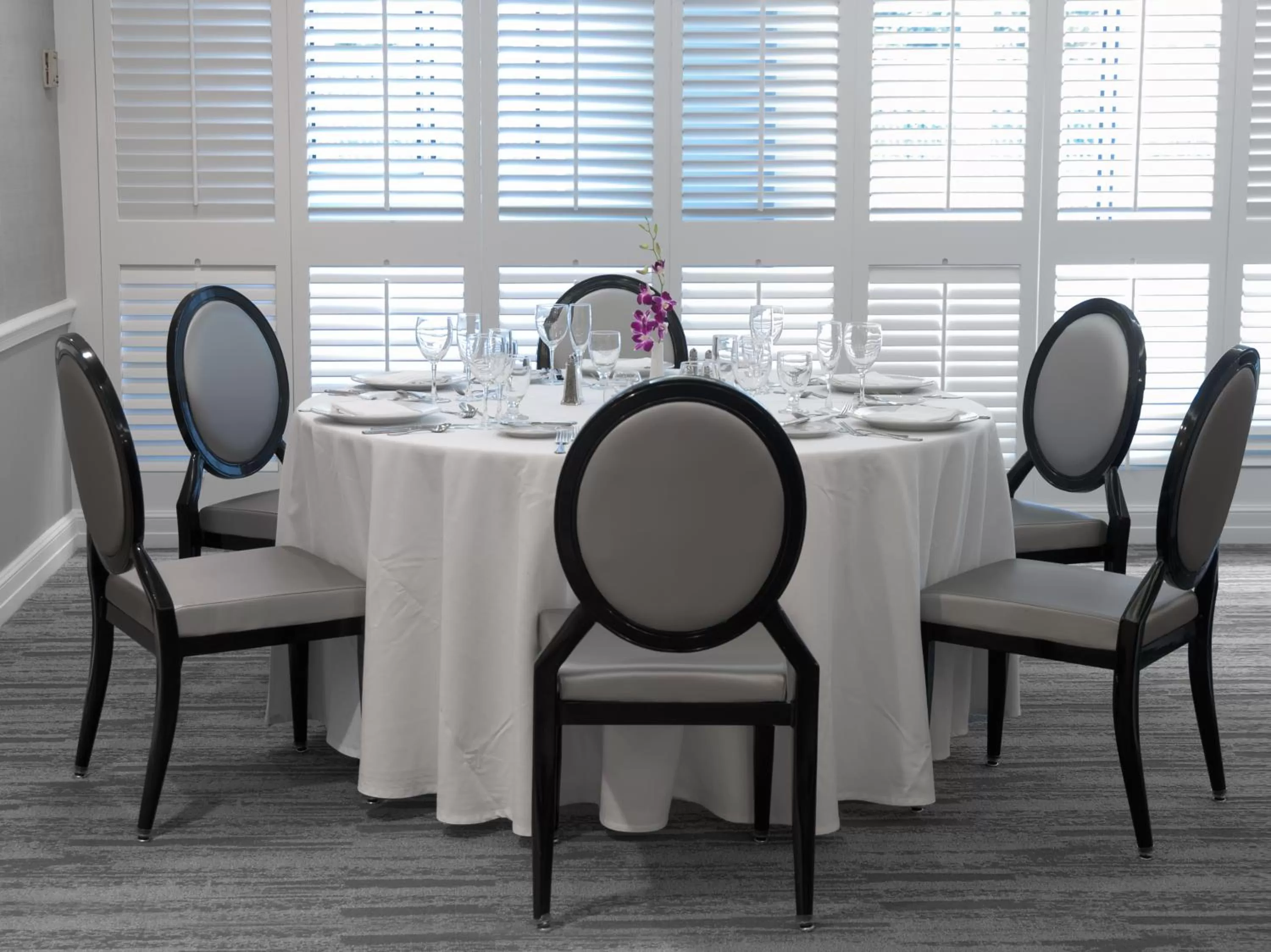 Meeting/conference room in State Plaza Hotel