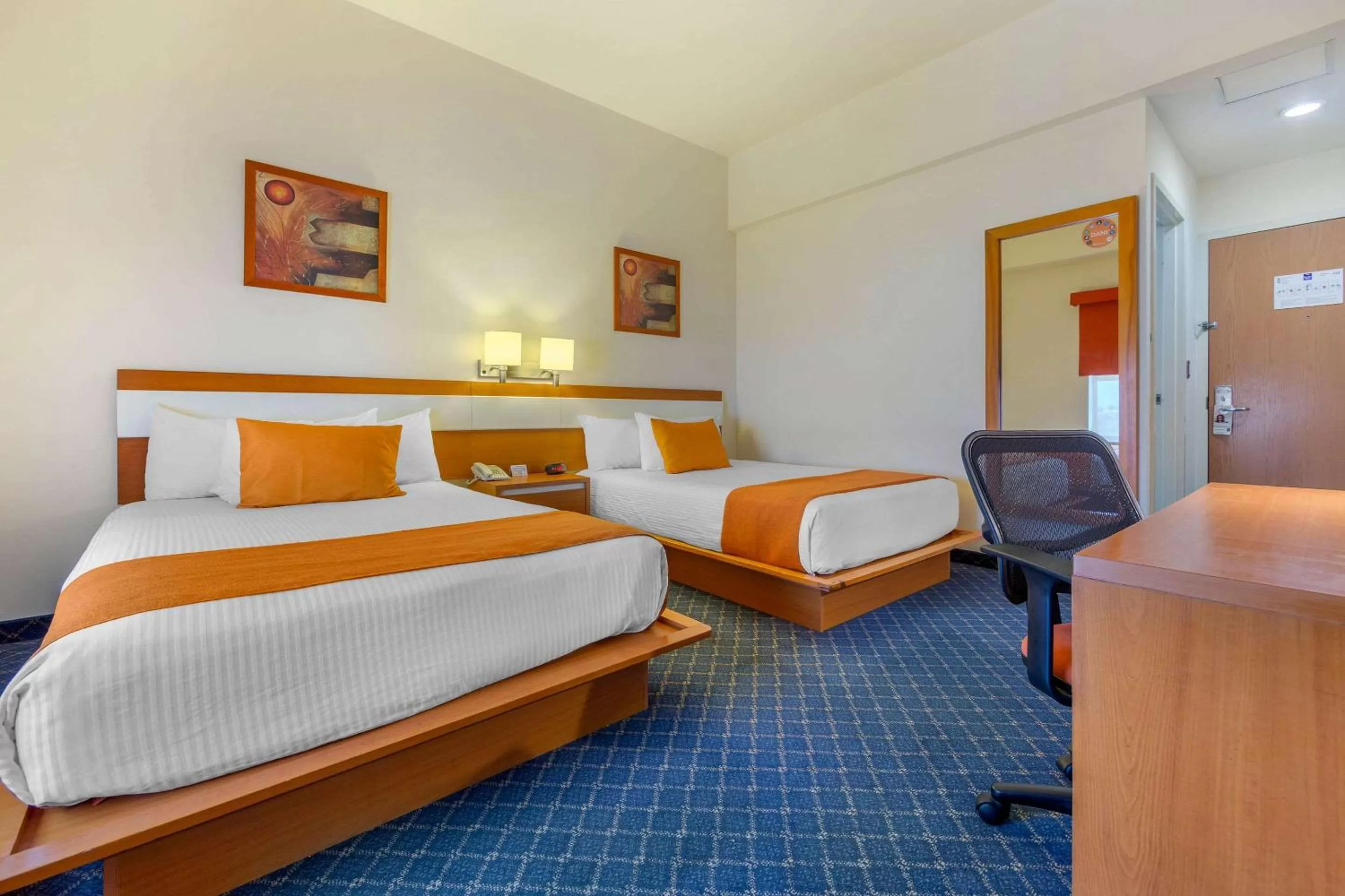 Photo of the whole room, Bed in Greenwood Hotel Torreón