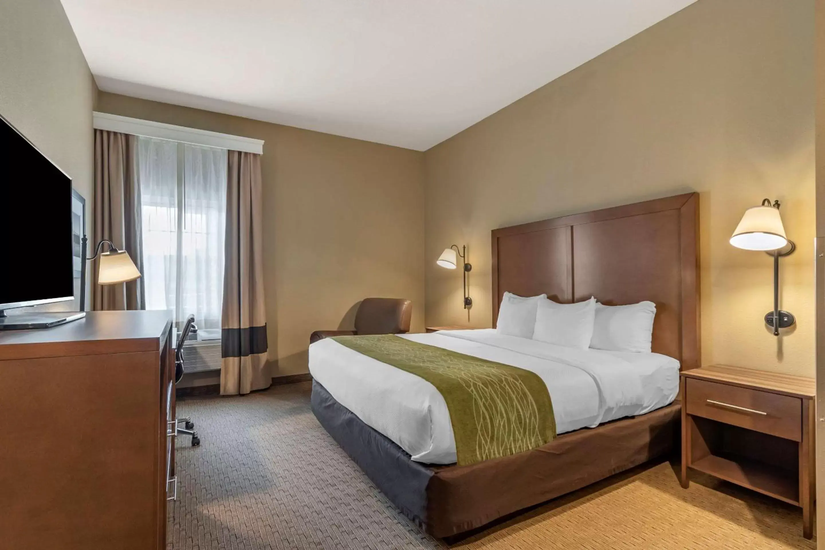 Photo of the whole room, Bed in Comfort Inn Warrensburg Station Photo of the whole room, Bed in Comfort Inn Warrensburg Station