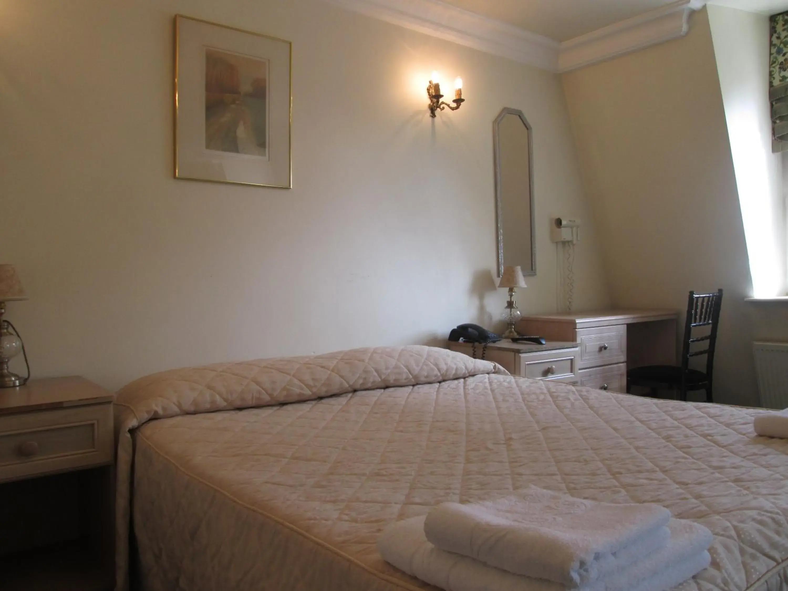 Bedroom, Bed in The Brompton Hotel