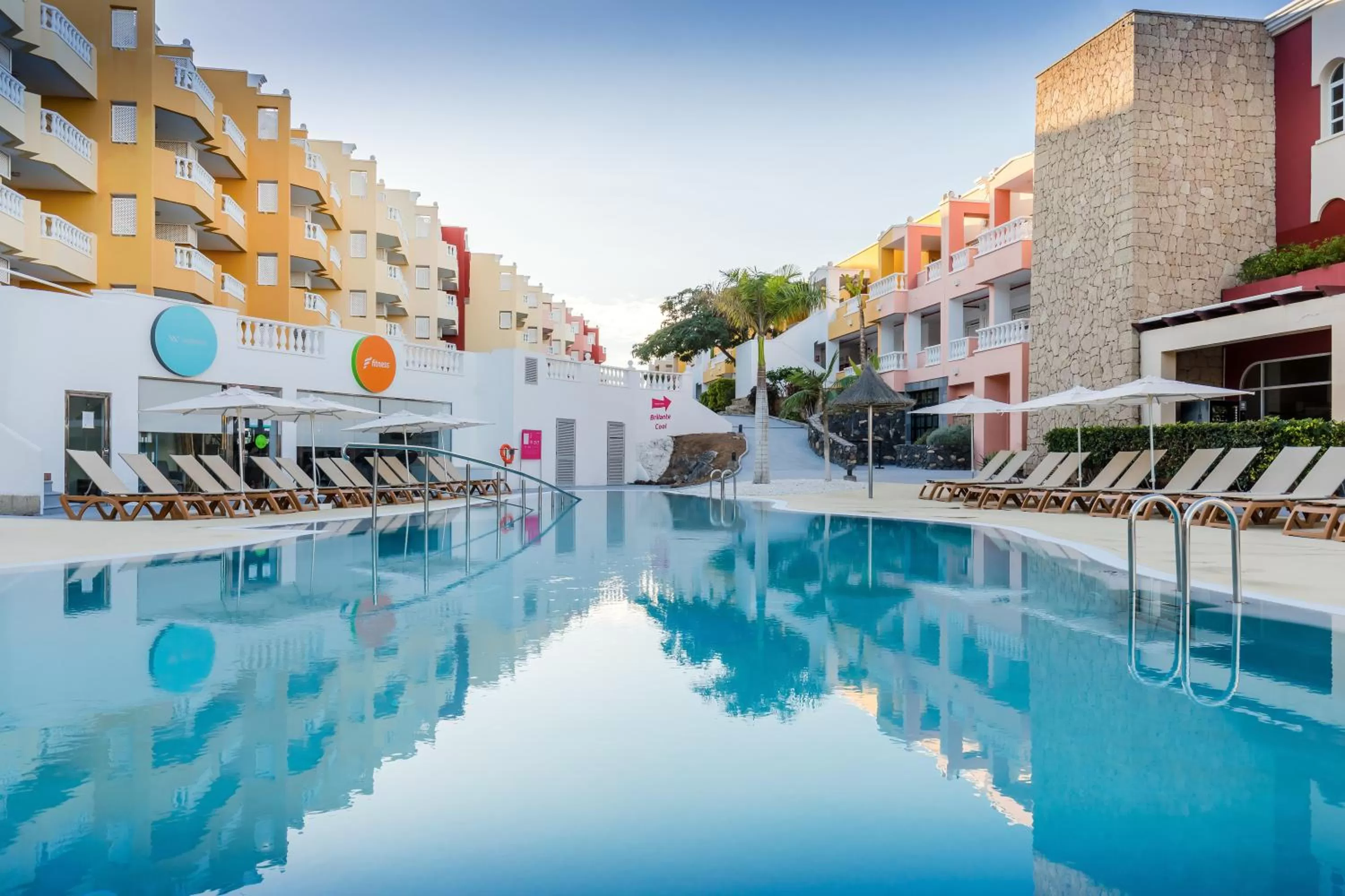 Swimming pool in Allegro Isora