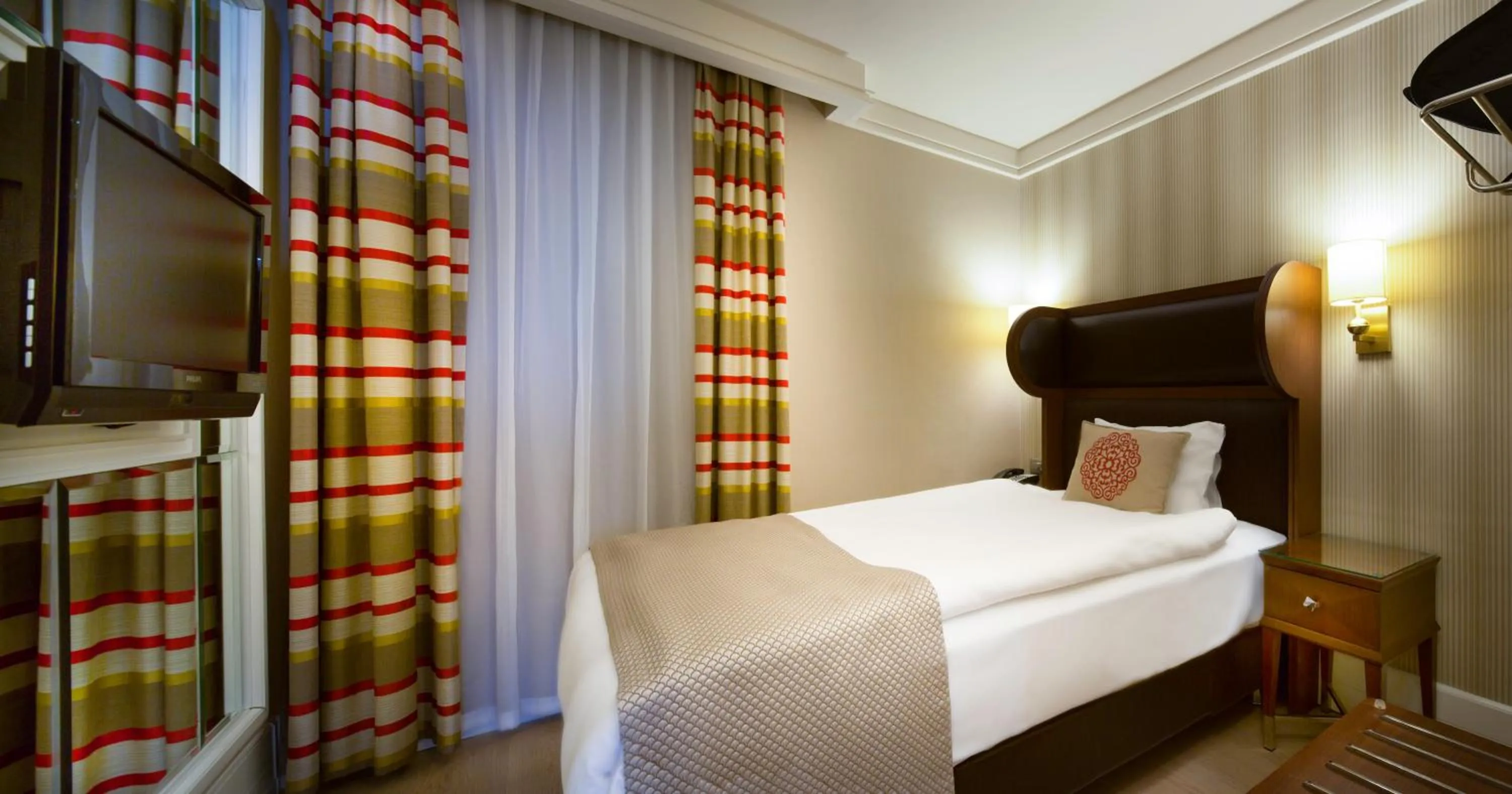 Bed in Titanic Comfort Sisli