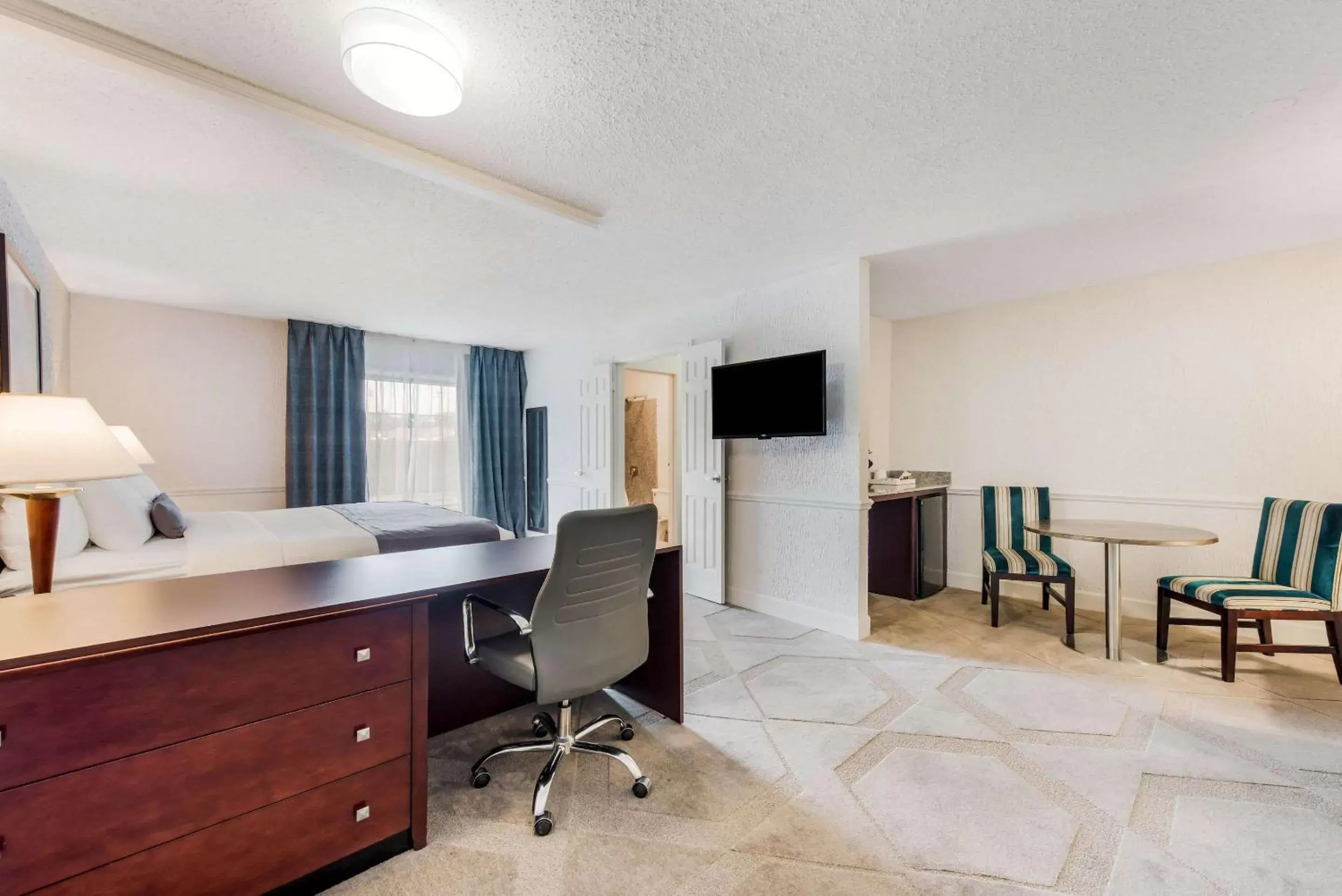 Photo of the whole room in The Blu Hotel Blue Ash Cincinnati, Ascend Hotel Collection