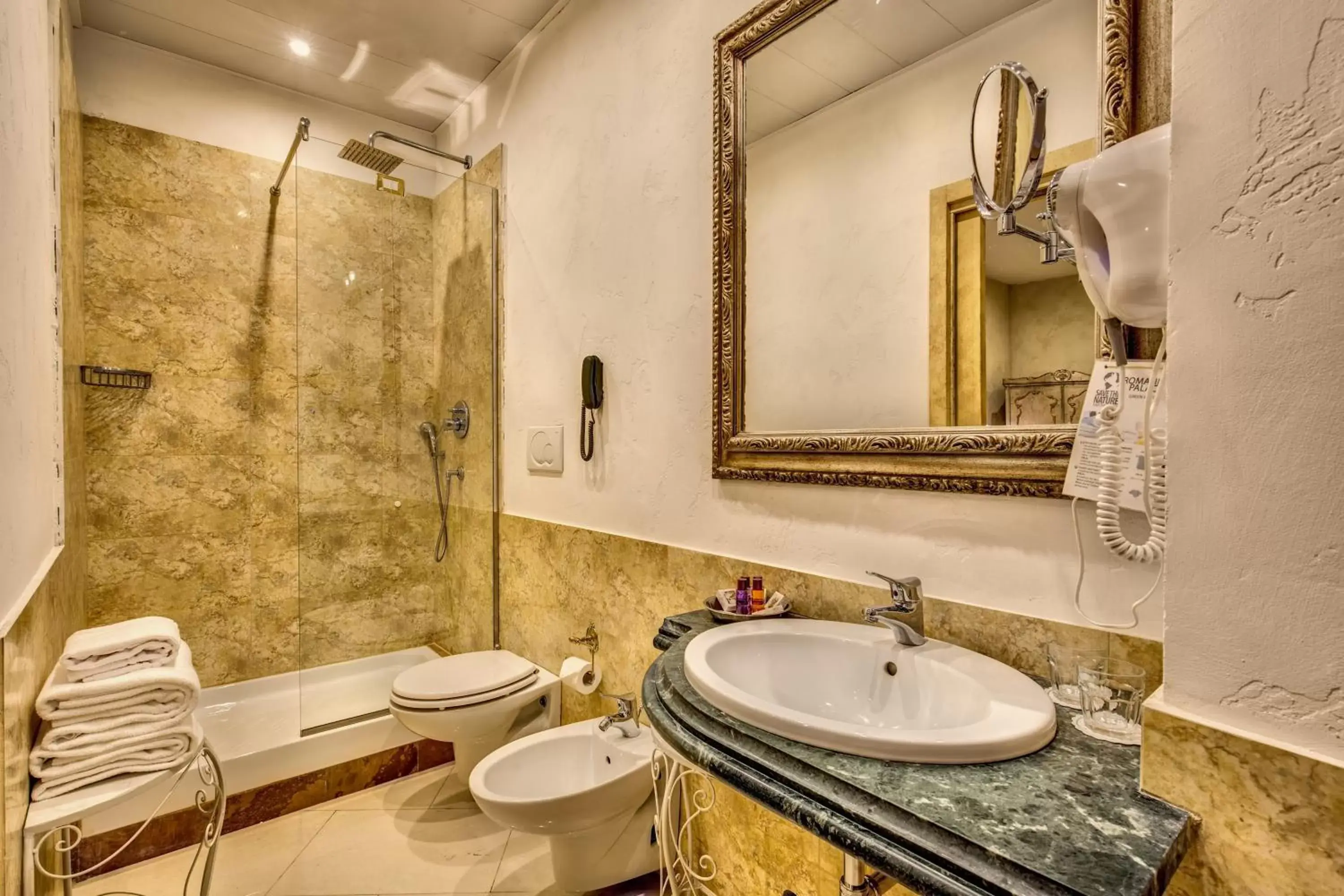 Bathroom in Romanico Palace Luxury Hotel & SPA