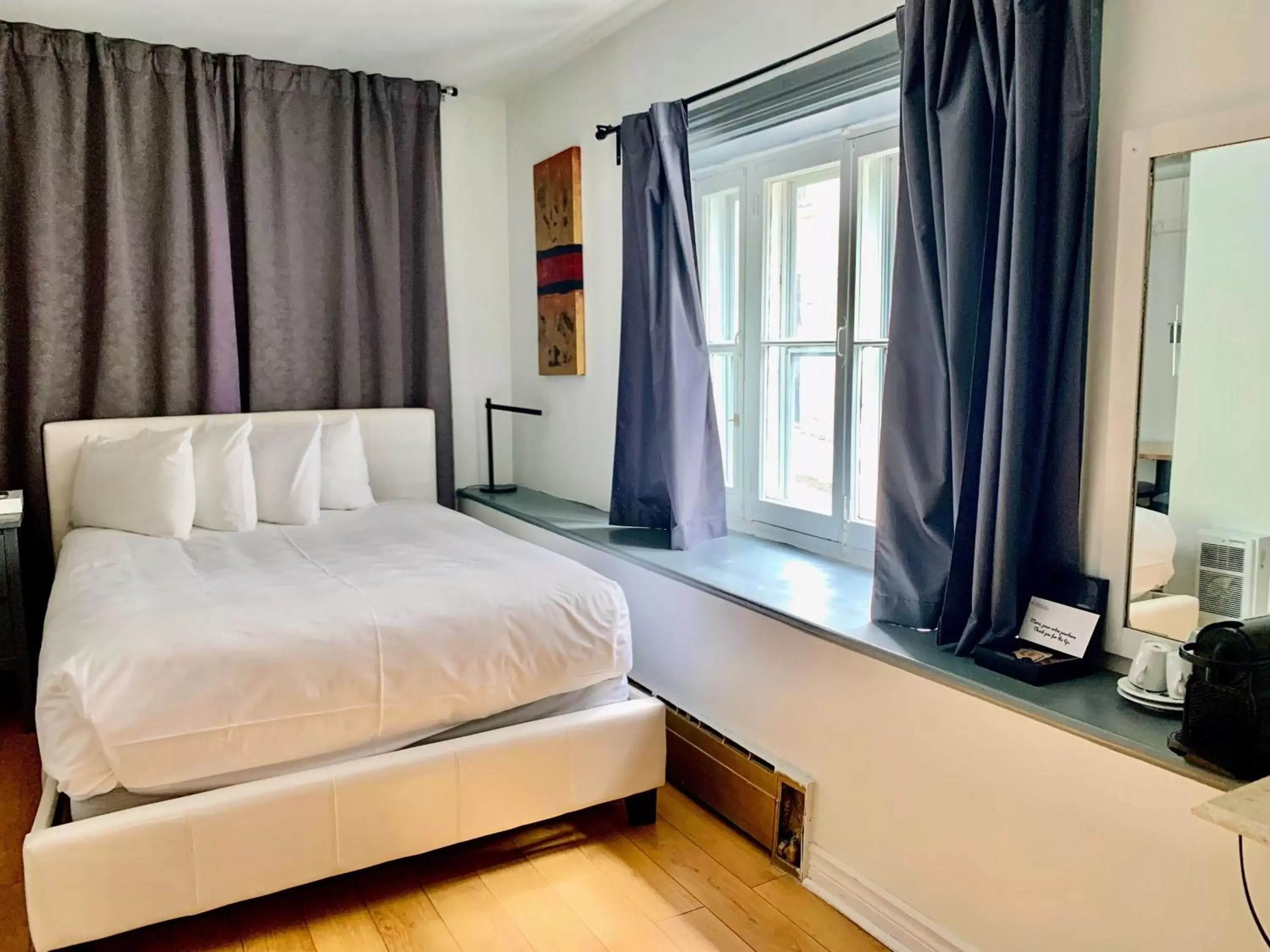 Bedroom, Bed in Manoir Sainte Genevieve