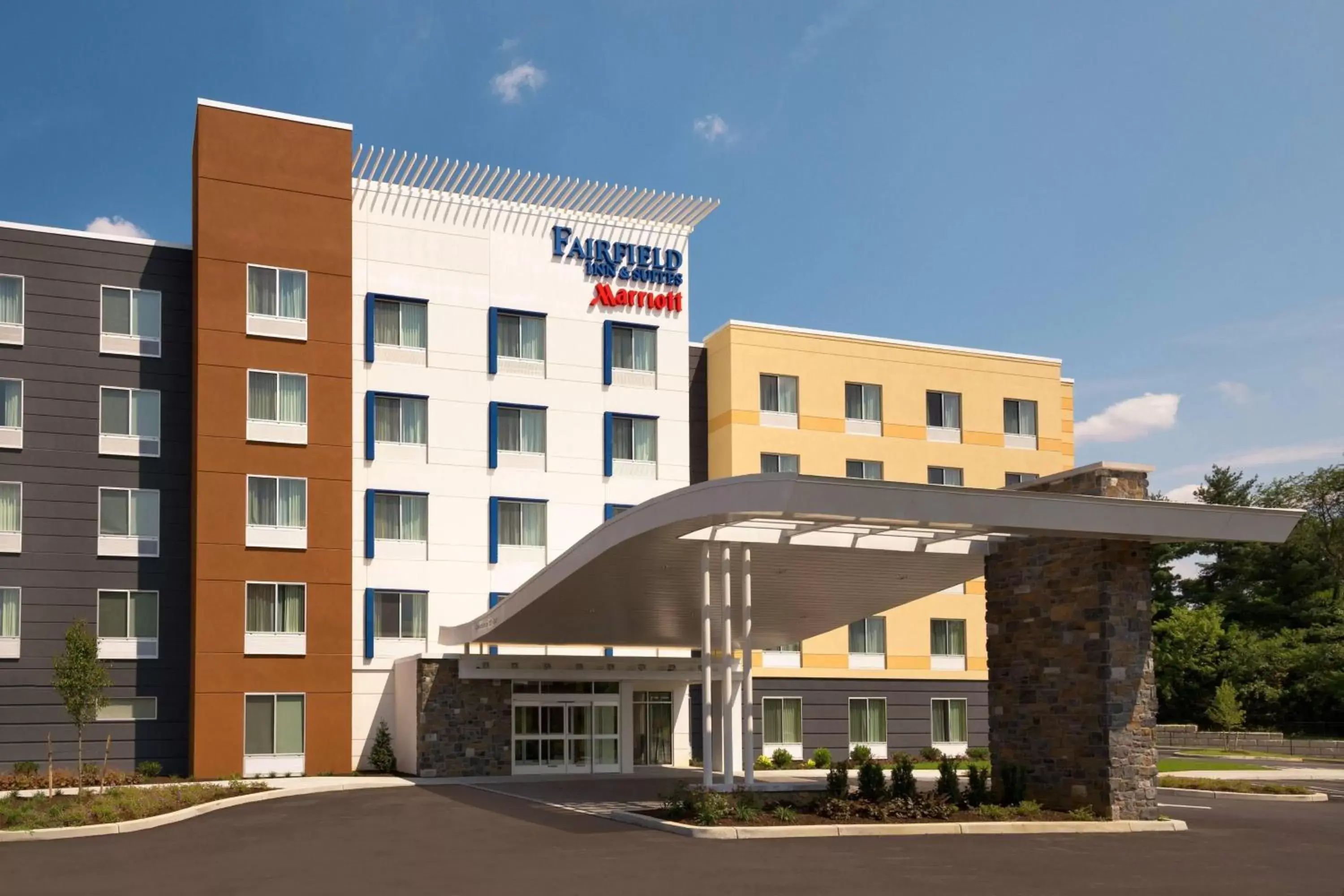 Property Building in Fairfield Inn & Suites by Marriott Lancaster East at The Outlets