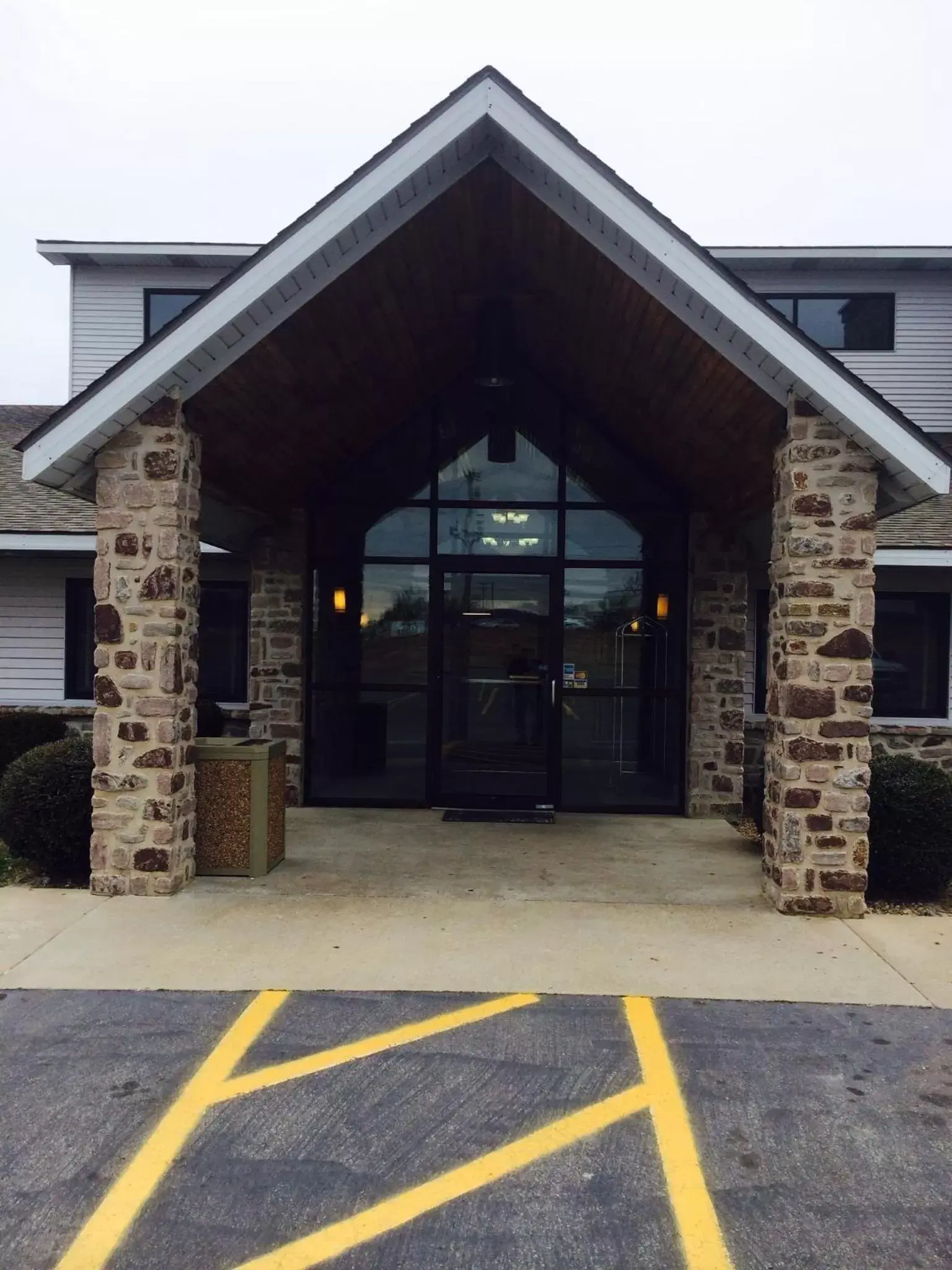 Facade/entrance in Regency Inn and Suites Facade/entrance in Regency Inn and Suites