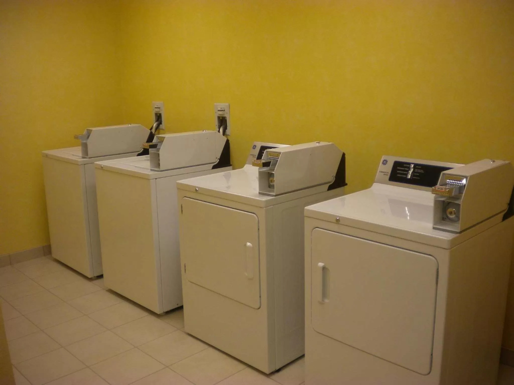 Property building in Hampton Inn & Suites Cincinnati / Uptown - University Area