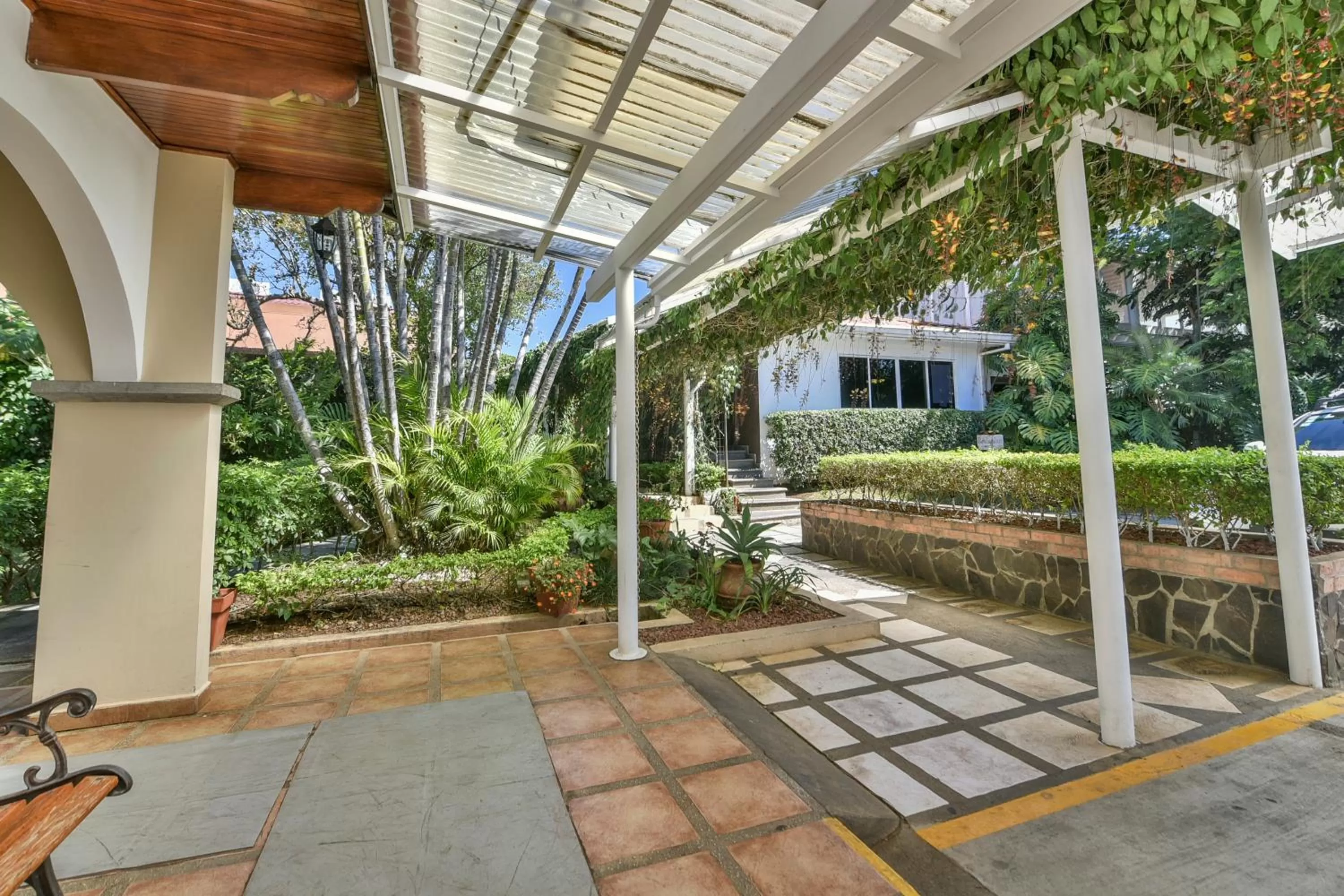 Facade/entrance in La Riviera Hotel