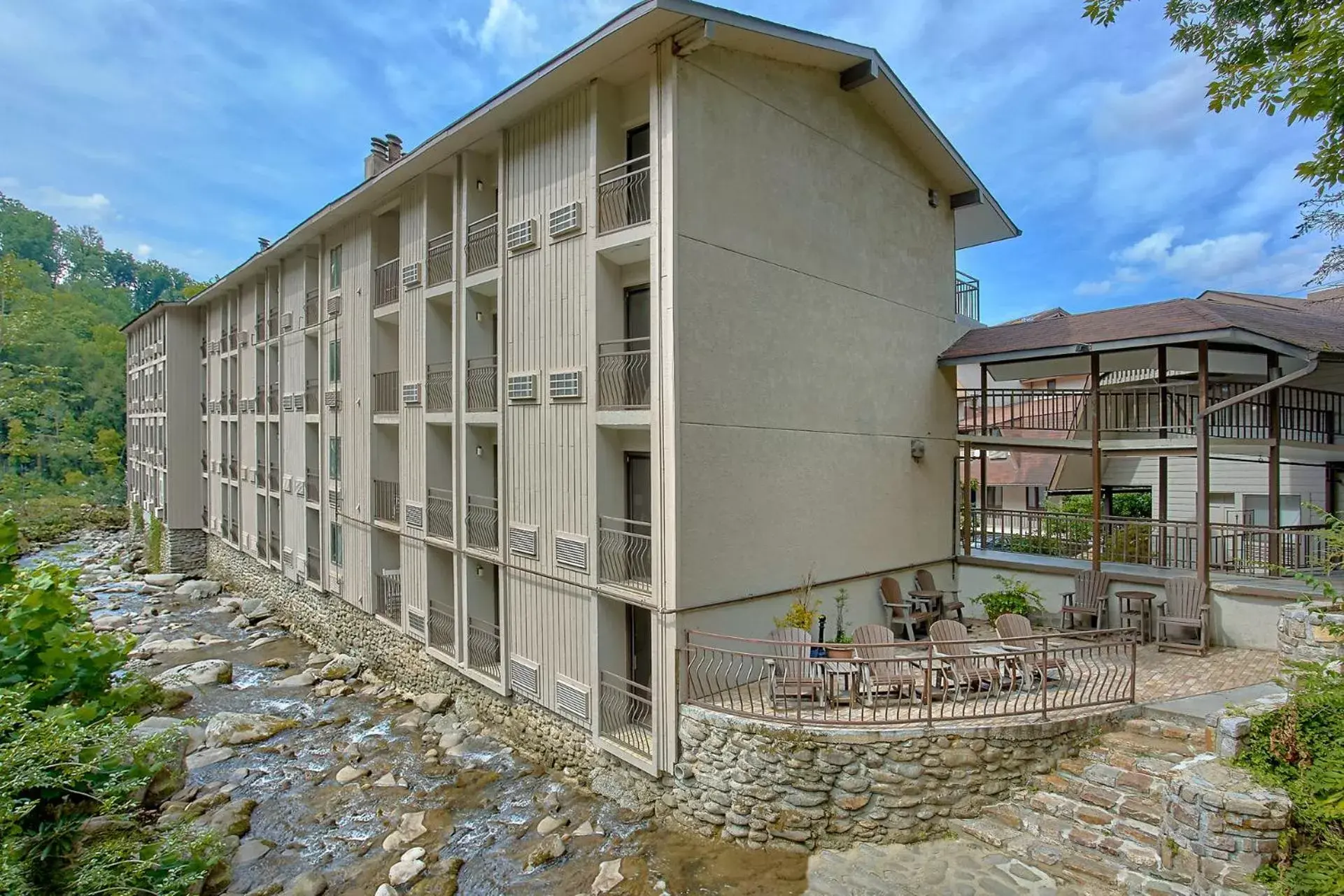 Property Building in Sidney James Mountain Lodge