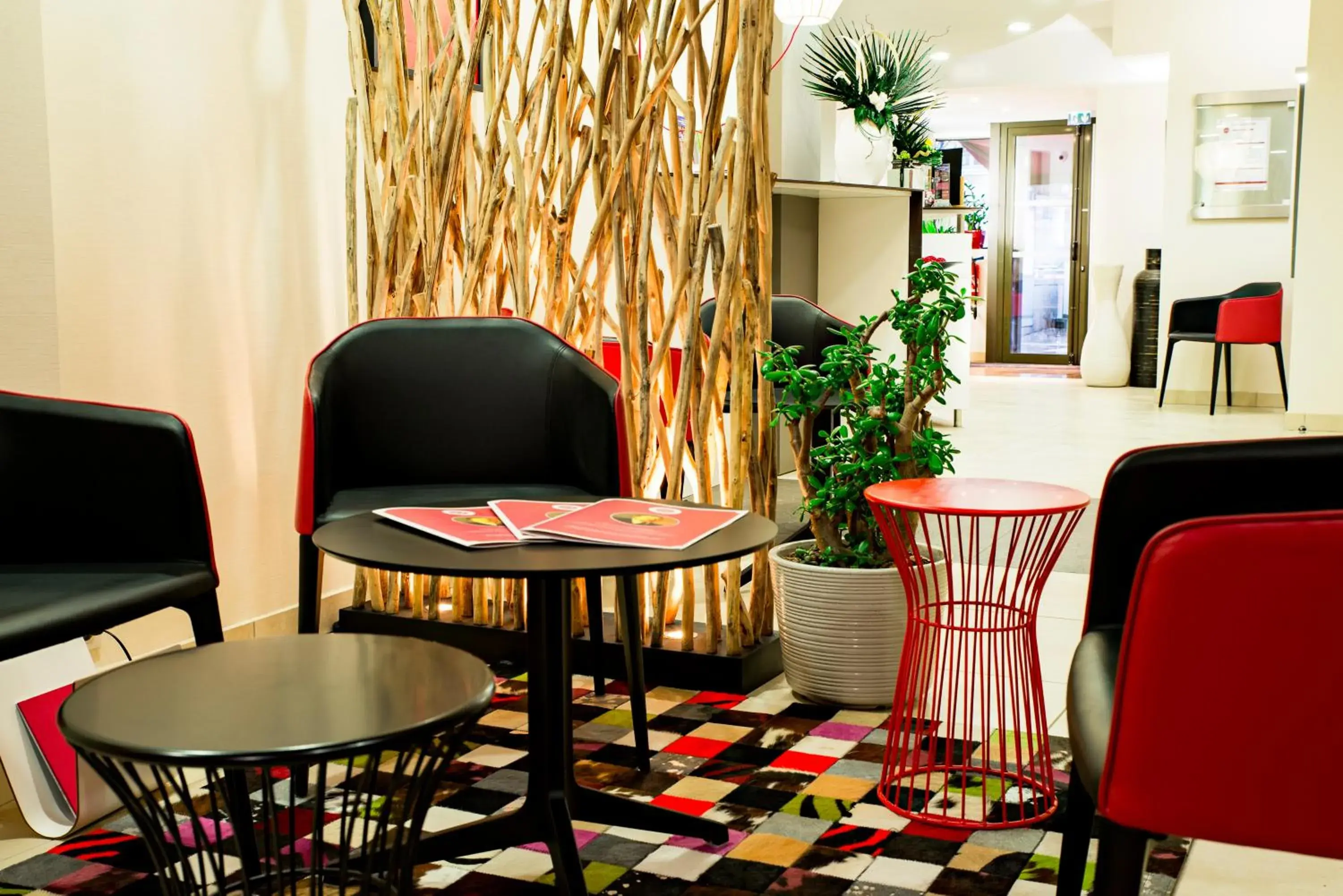 Lobby or reception, Seating Area in Hôtel Le Père Léon