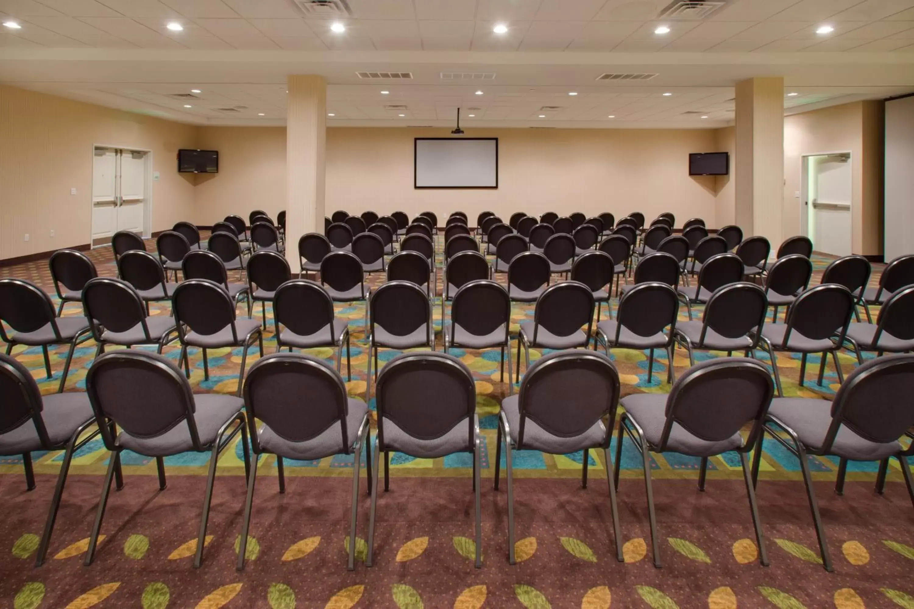 Meeting/conference room in Holiday Inn Lincoln Southwest, an IHG Hotel